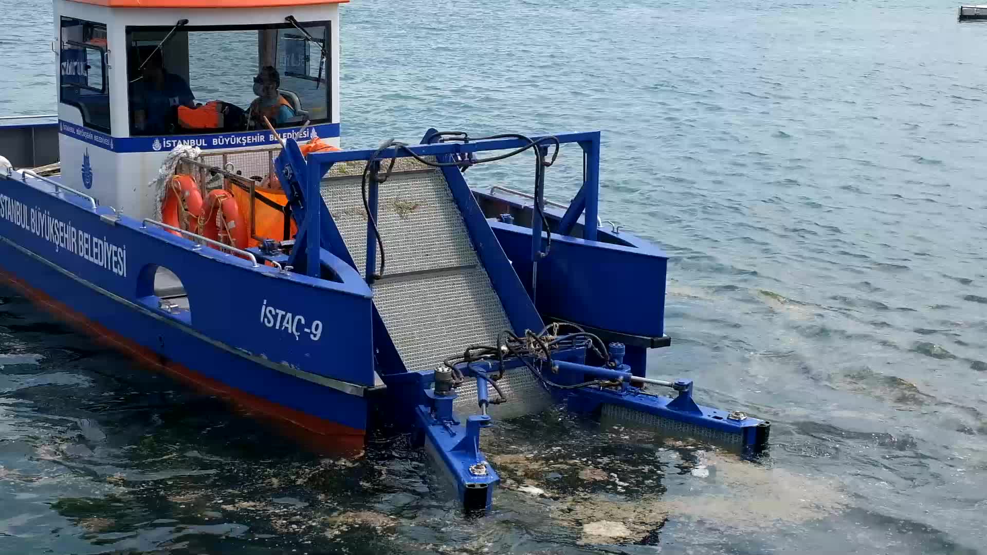 Mucilage Cleaning Has Started In The Sea Of Marmara