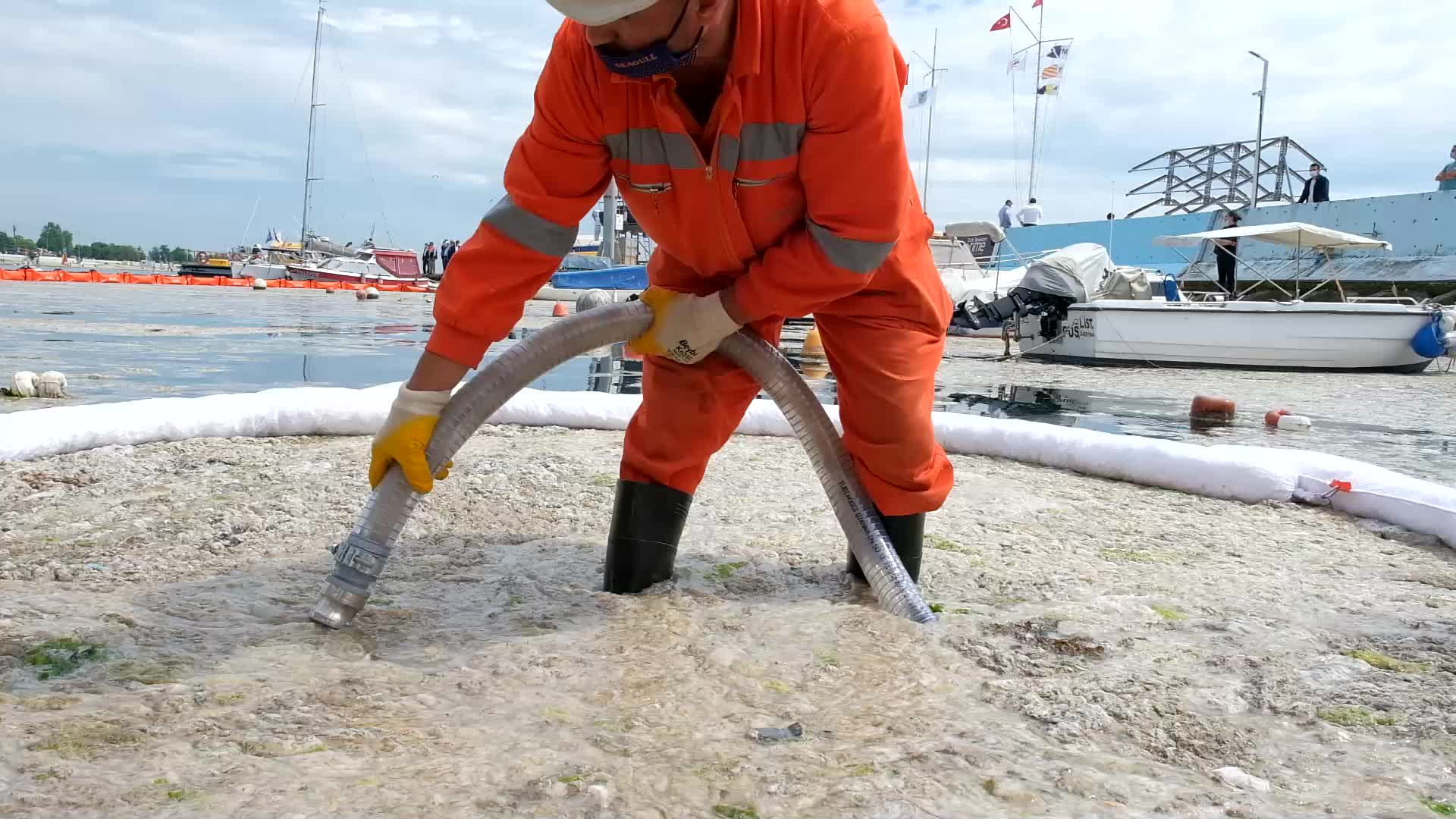 Mucilage Cleaning Has Started In The Sea Of Marmara