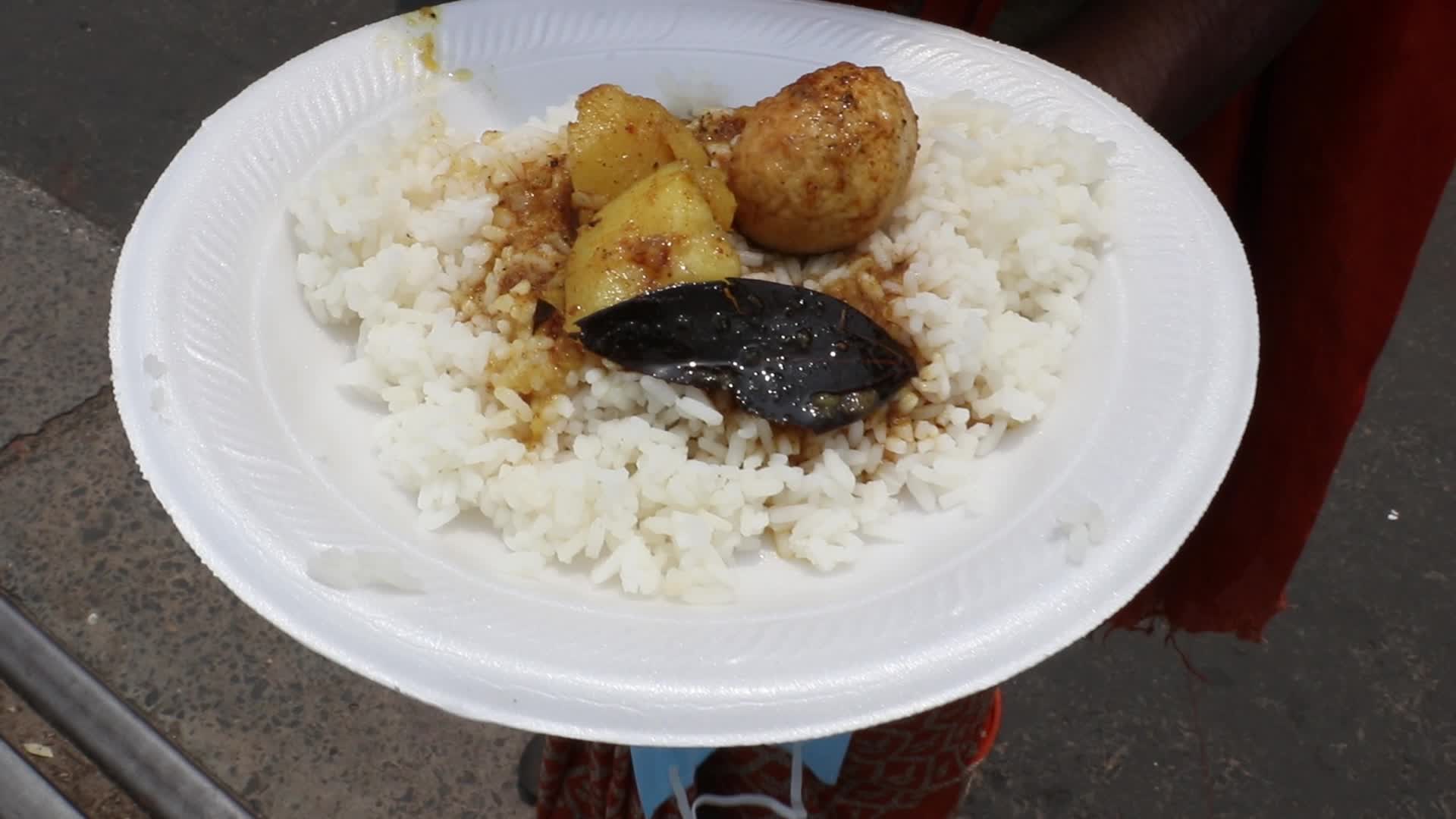 Food distribution in Kolkata, India
