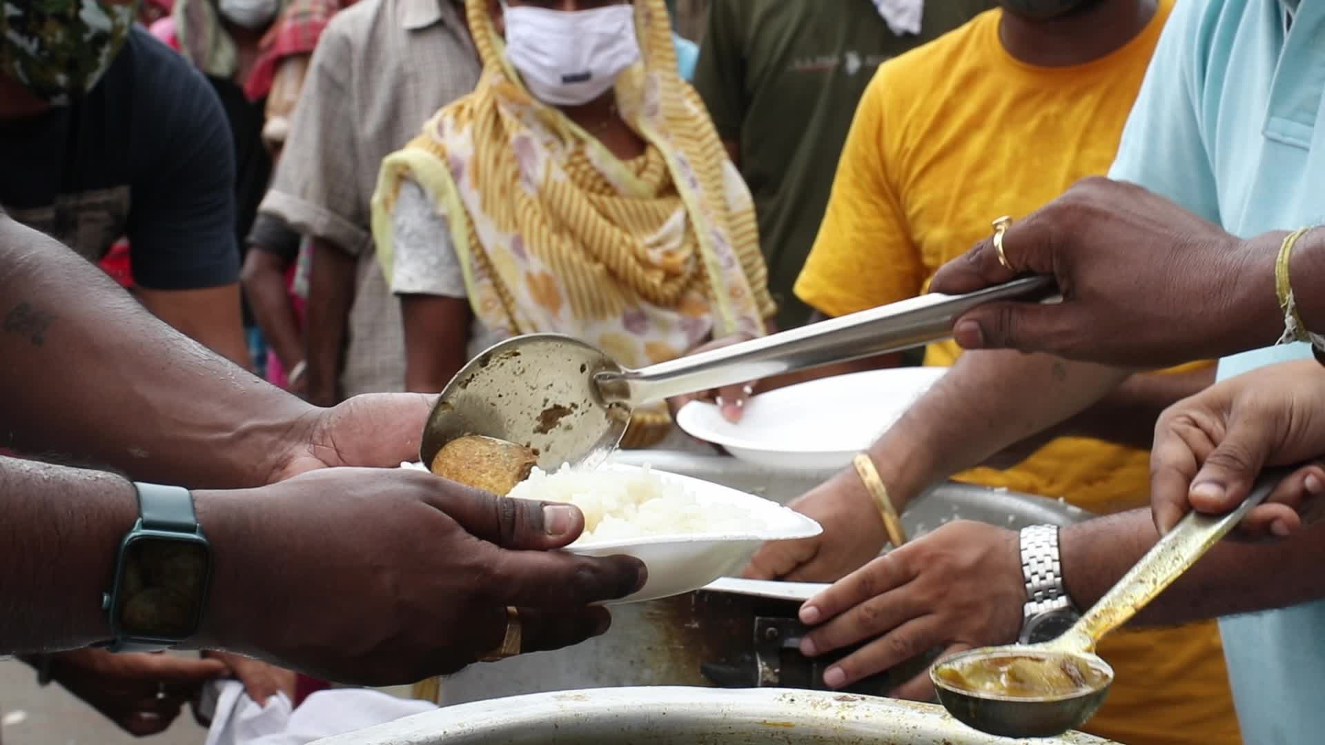 Food distribution in Kolkata, India