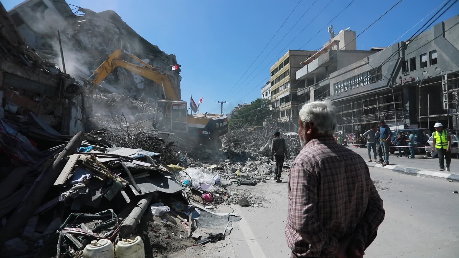 Rubble clearance in Gaza