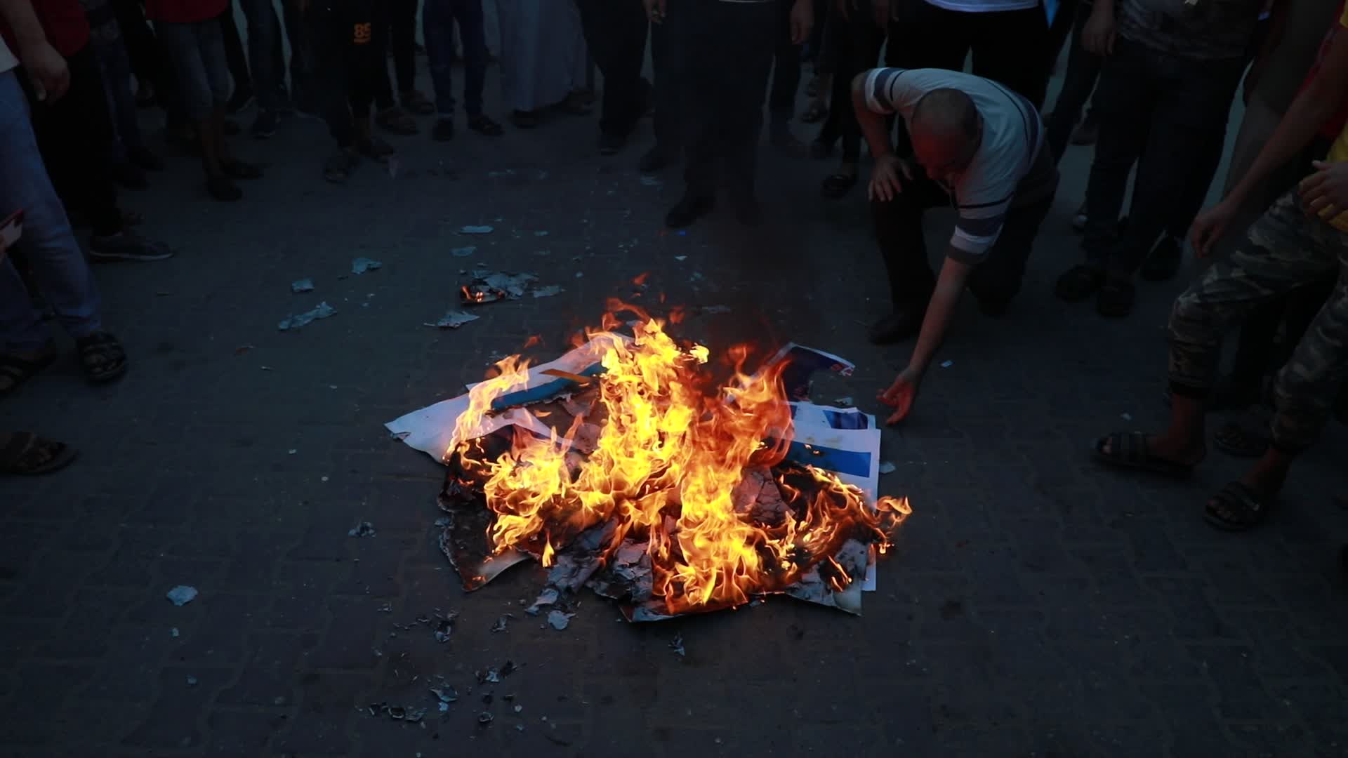 Protest against the flag-waving procession procession in Gaza