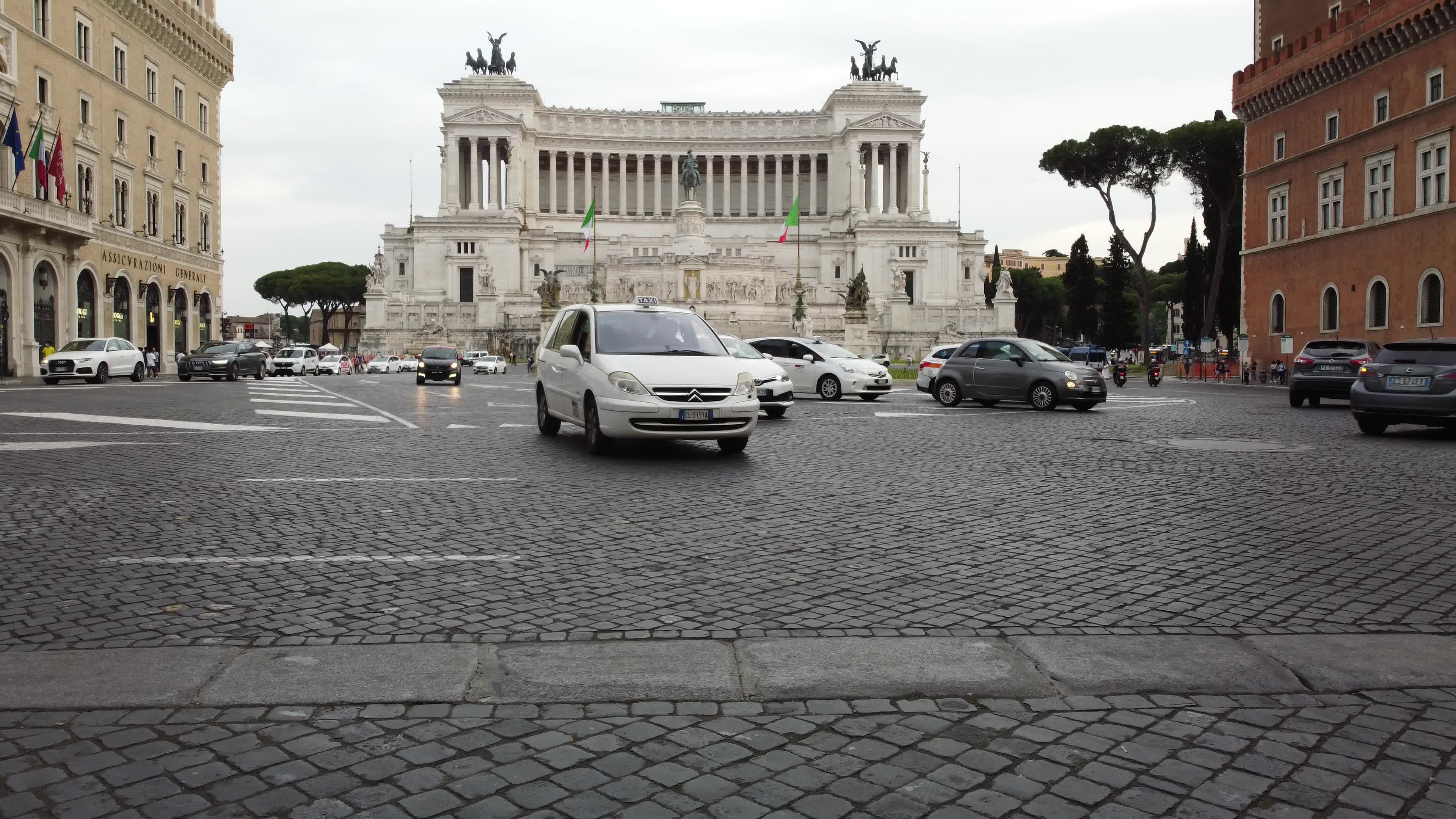 Tourism slowly restarting in Rome