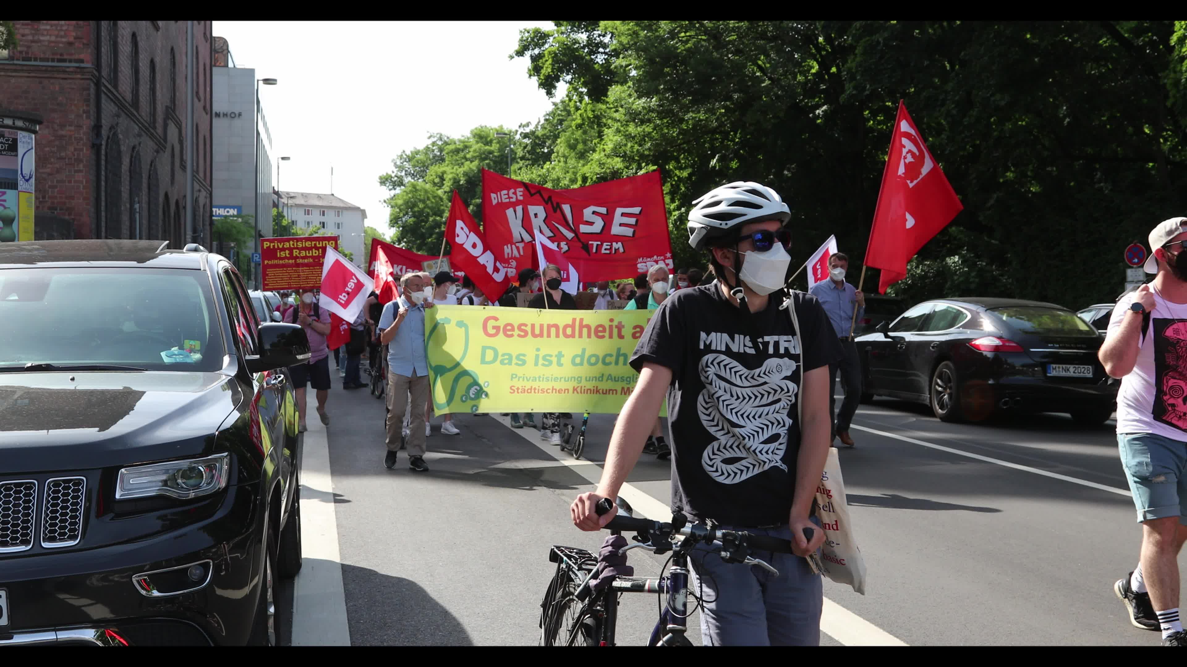Protest demanding better working conditions in the healthcare industry