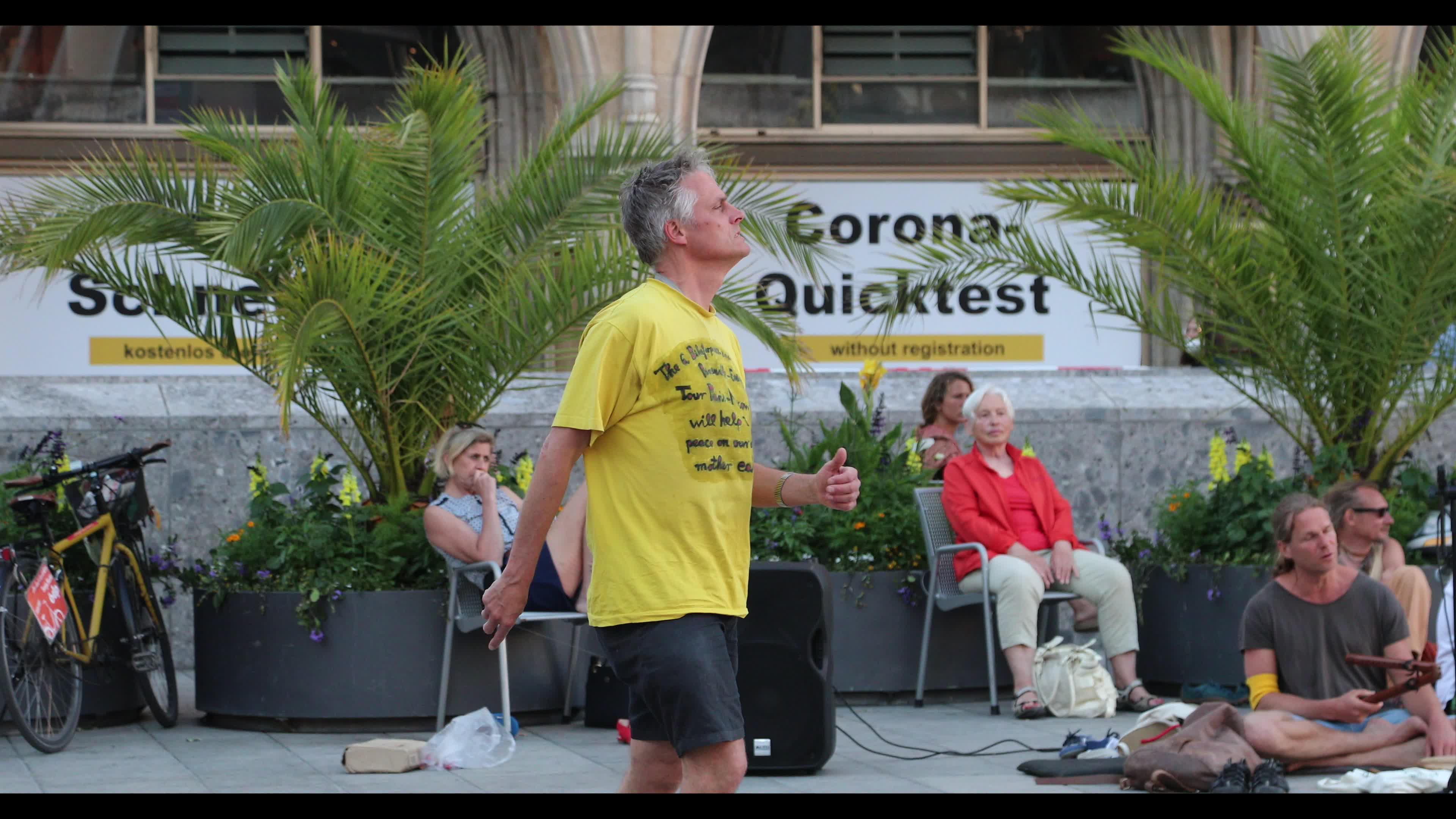 Meditation and dance protest against the Covid measures in Munich