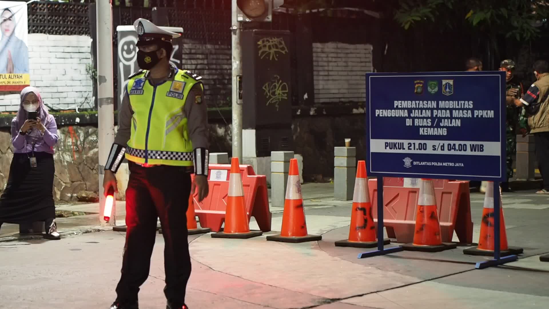 Police restrict the mobility of citizens amid the Covid-19 outbreak in Indonesia