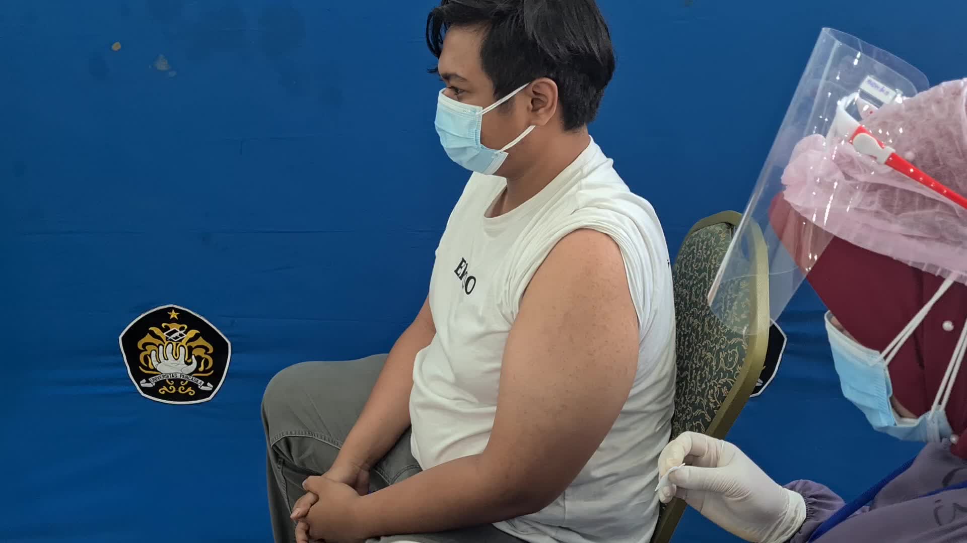 Coronavirus vaccination for teenagers in Indonesia