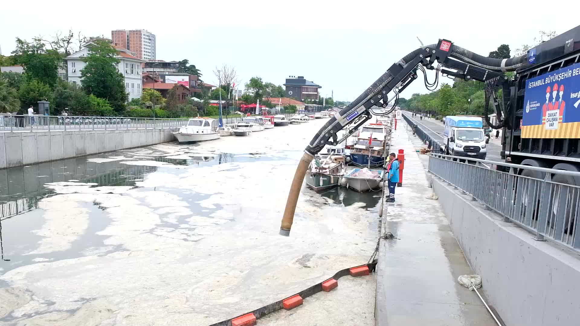 Mucilage cleaning has started in the Sea Of Marmara