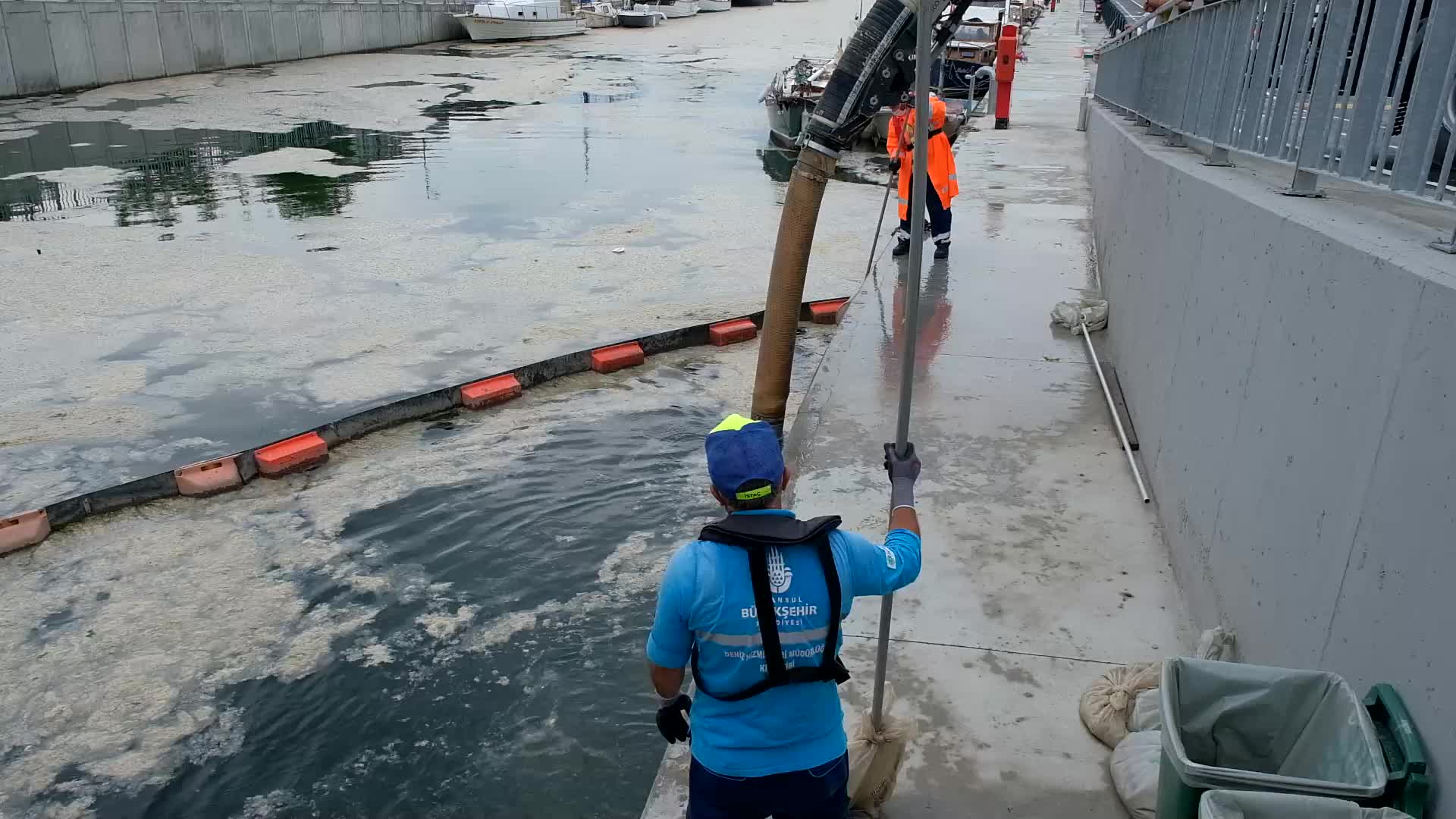 Mucilage cleaning has started in the Sea Of Marmara