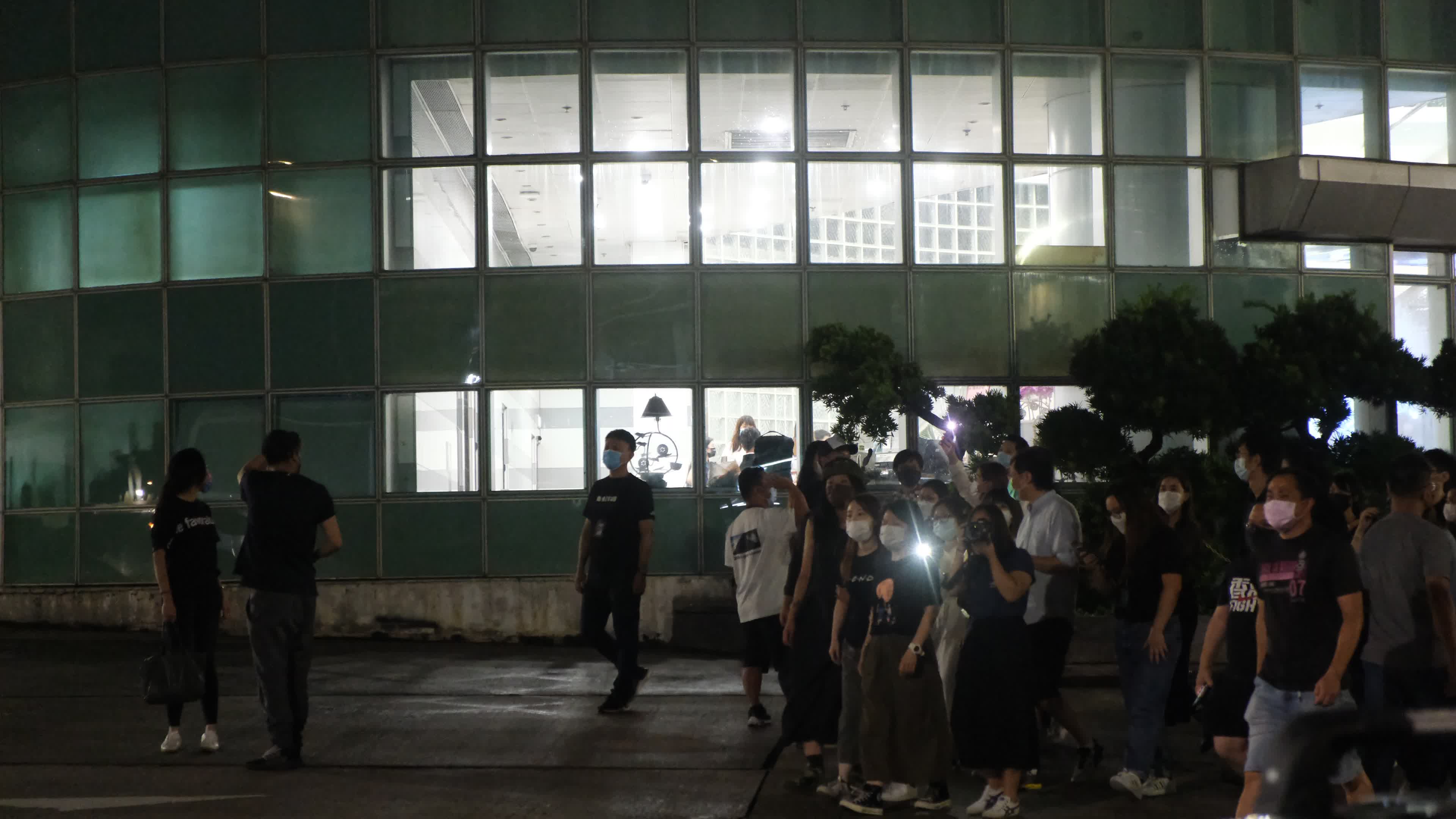 Hong Kong's pro-democracy newspaper Apple Daily closes