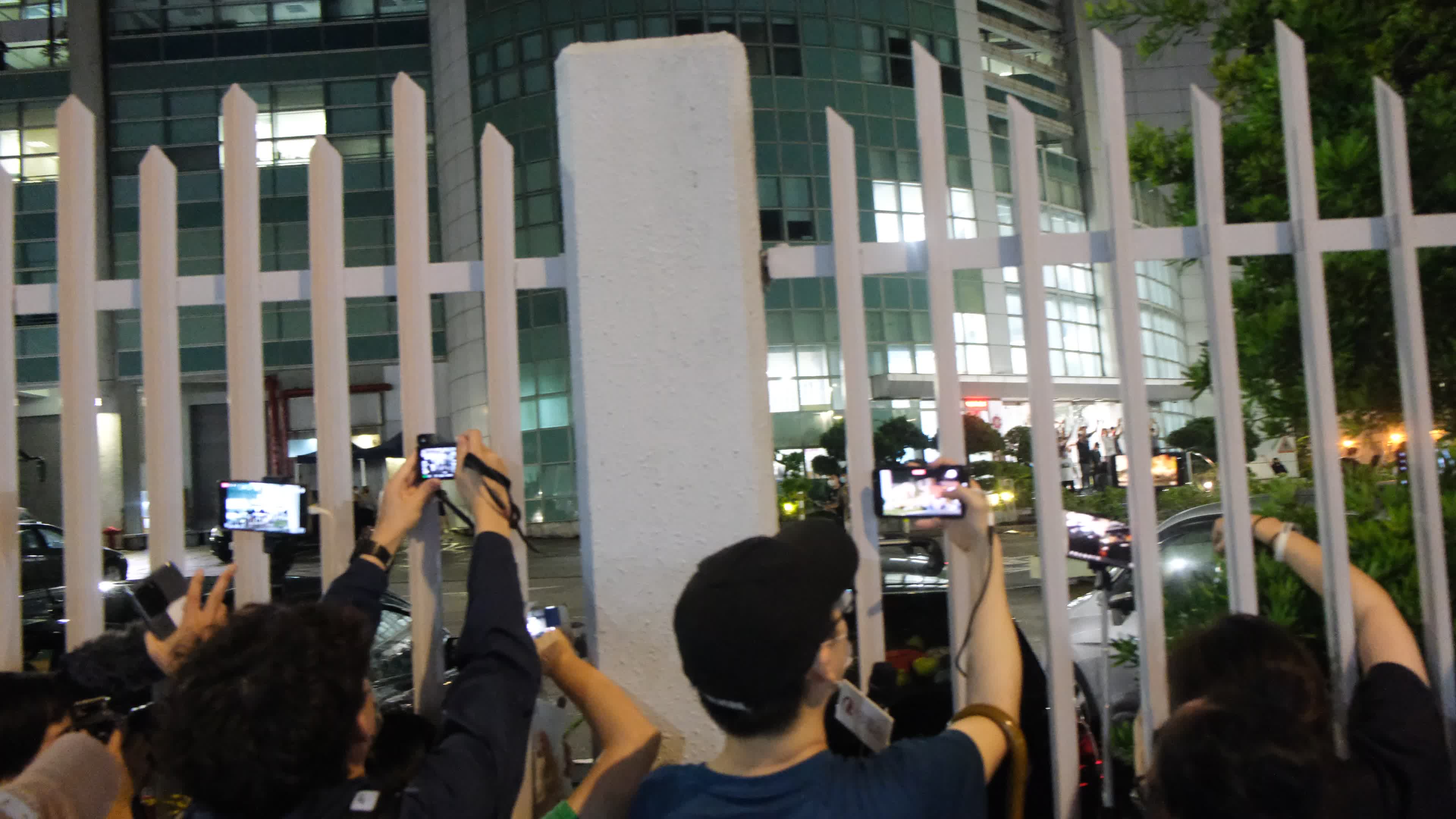 Hong Kong's pro-democracy newspaper Apple Daily closes