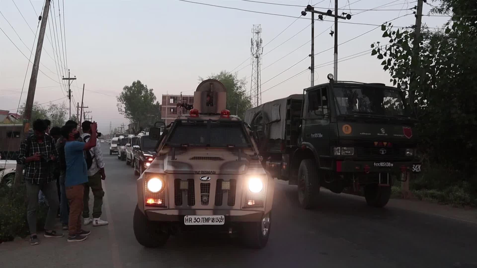 Gunfight in Srinagar, Kashmir 