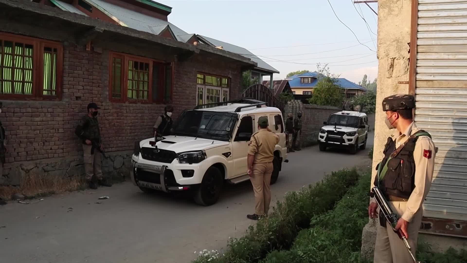 Gunfight in Srinagar, Kashmir 