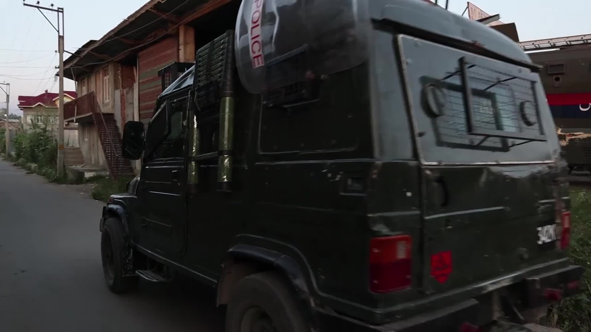 Gunfight in Srinagar, Kashmir 