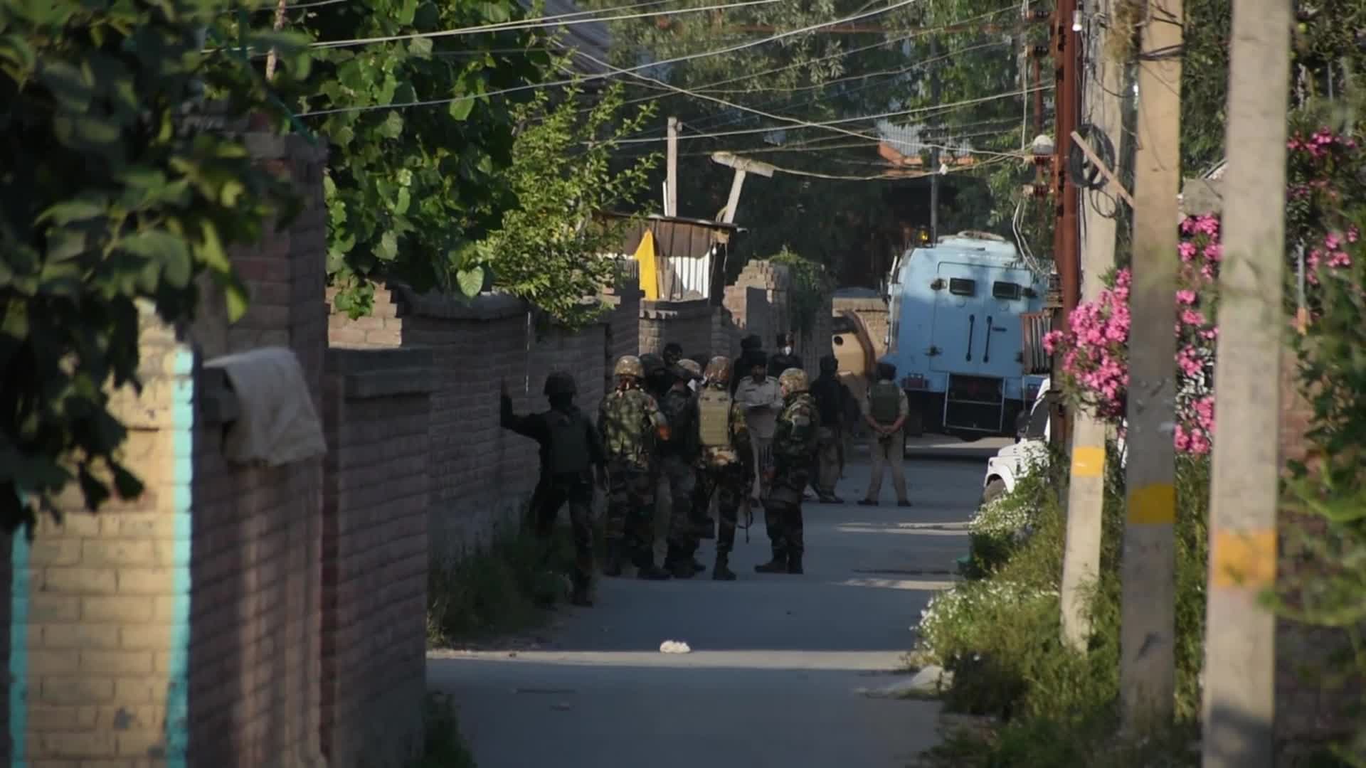 Gunfight in Srinagar, Kashmir 