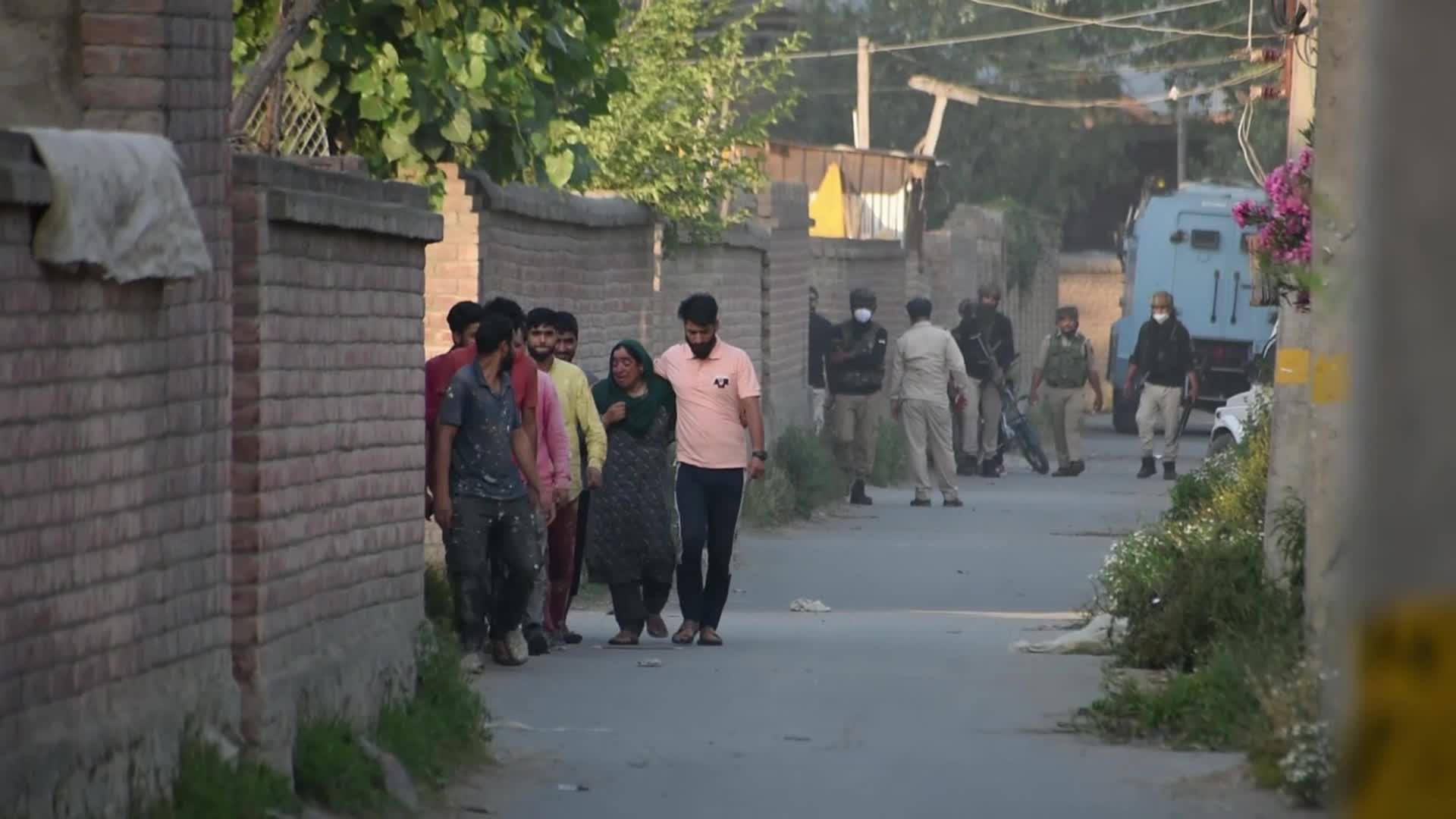 Gunfight in Srinagar, Kashmir 