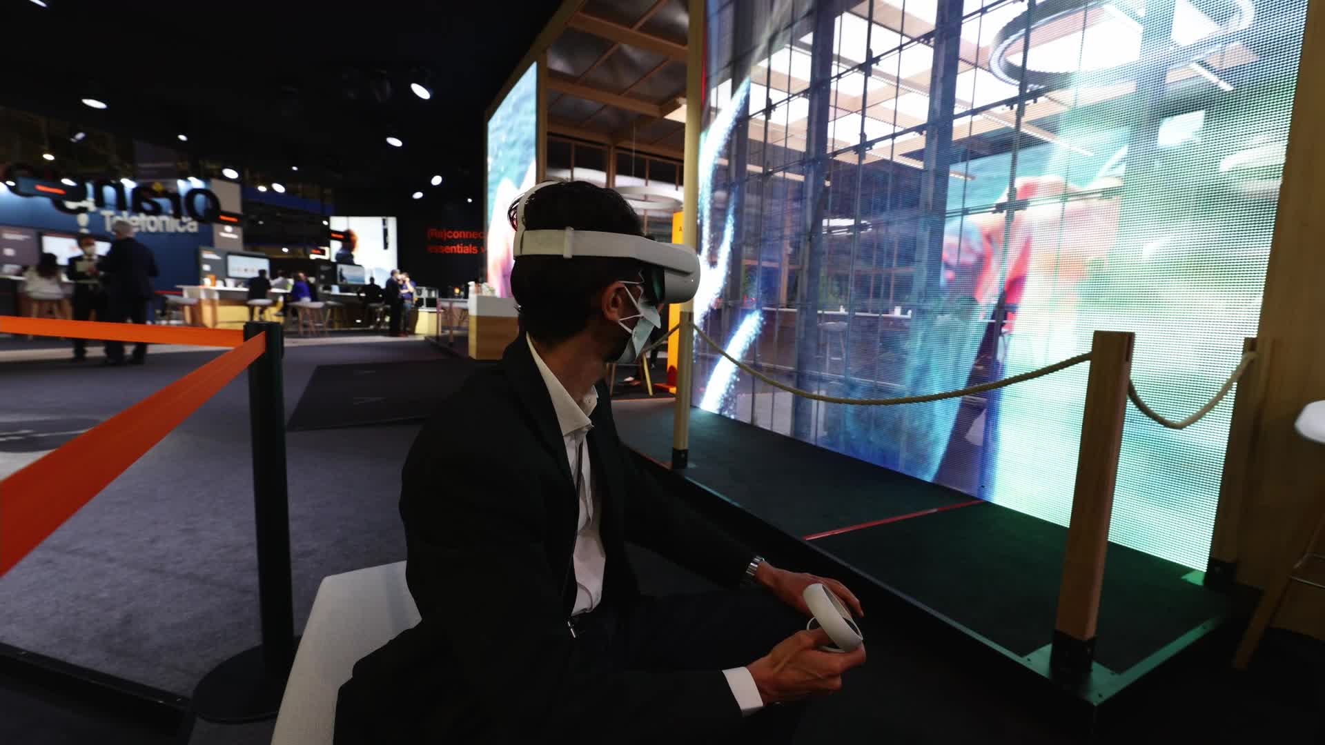 Congress Attendant with Virtual Reality
