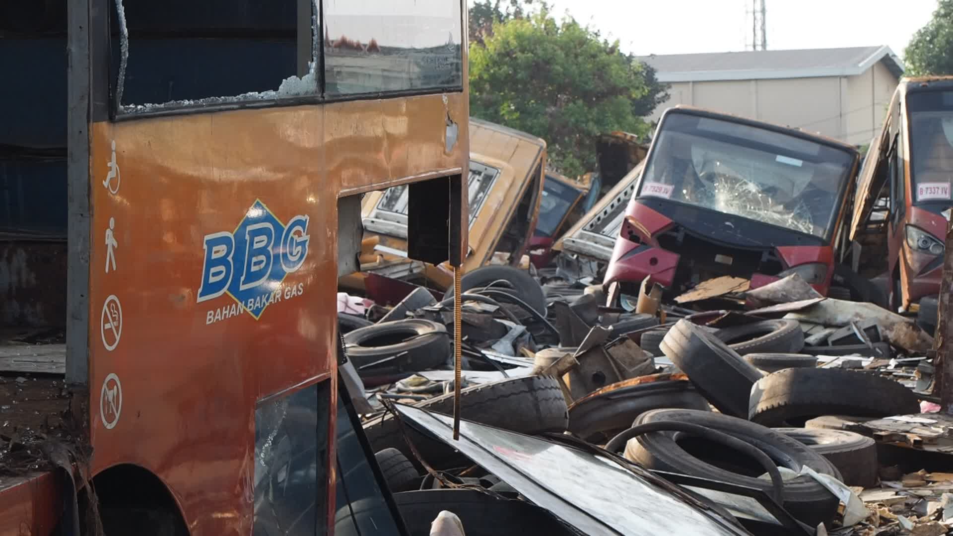 Looking at The 'Wreck' of Transjakarta Bus