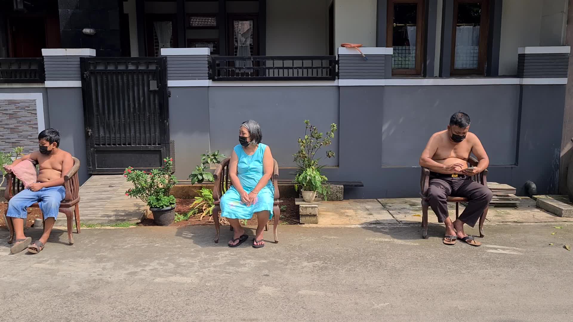 Sunbathing to boost immunity in Indonesia