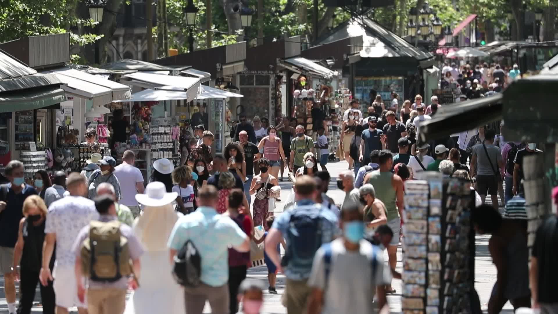 Obligatory use in Spain of masks outdoors end