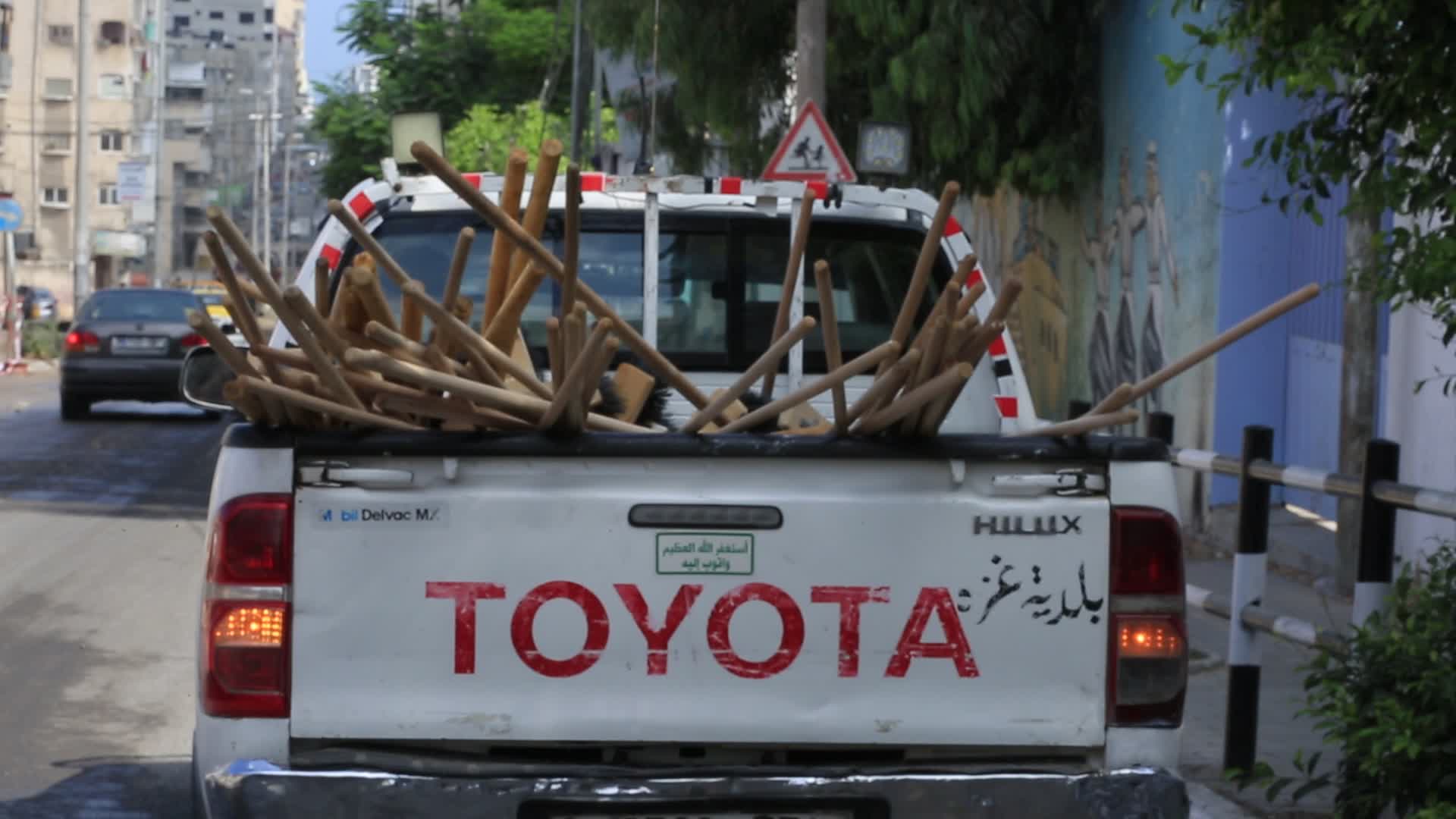 Volunteer campaign to remove rubble and clean streets in Gaza