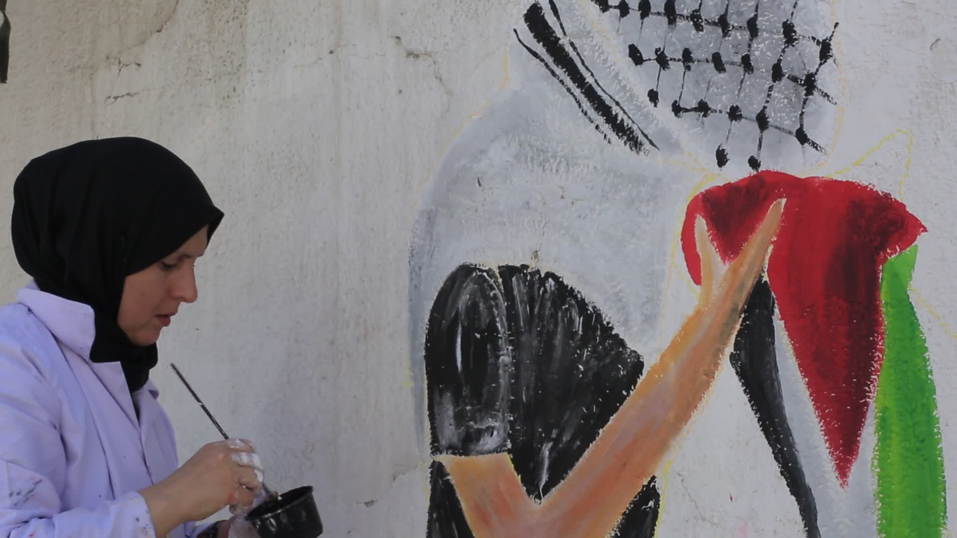 Volunteer campaign to remove rubble and clean streets in Gaza