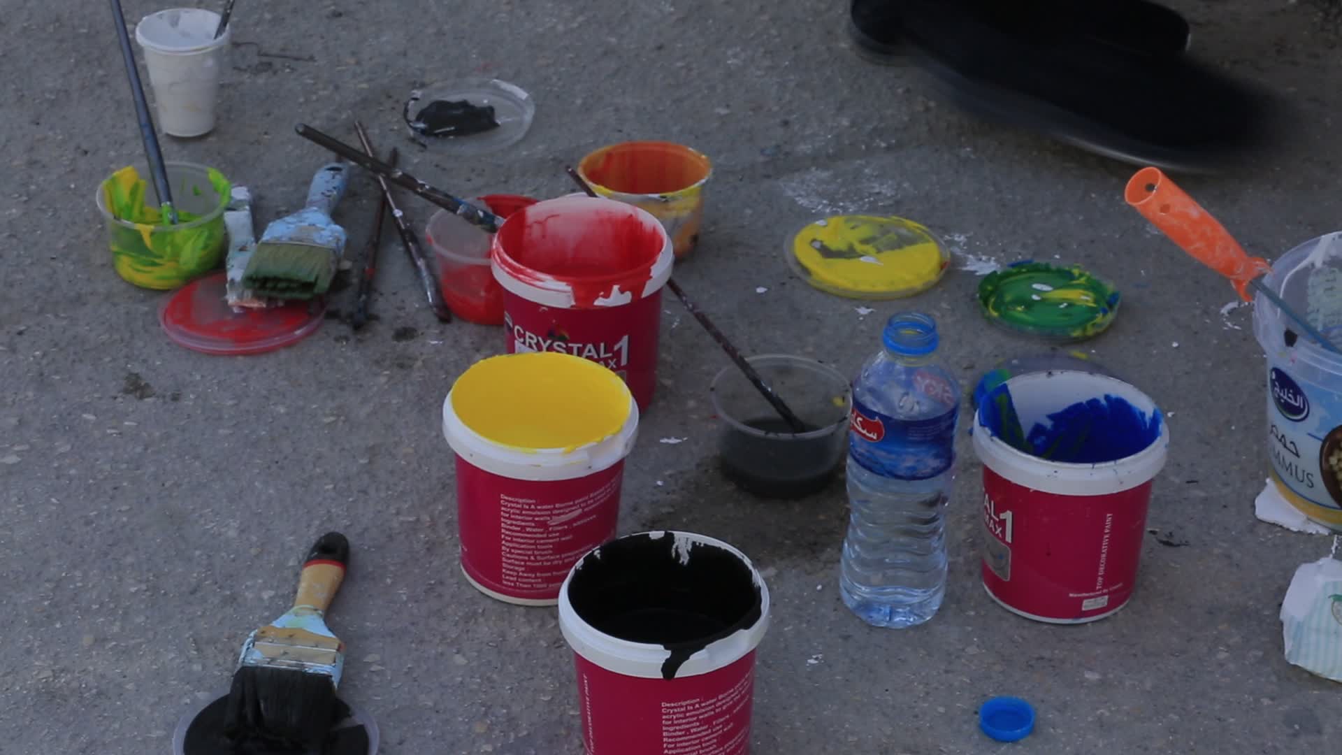 Volunteer campaign to remove rubble and clean streets in Gaza
