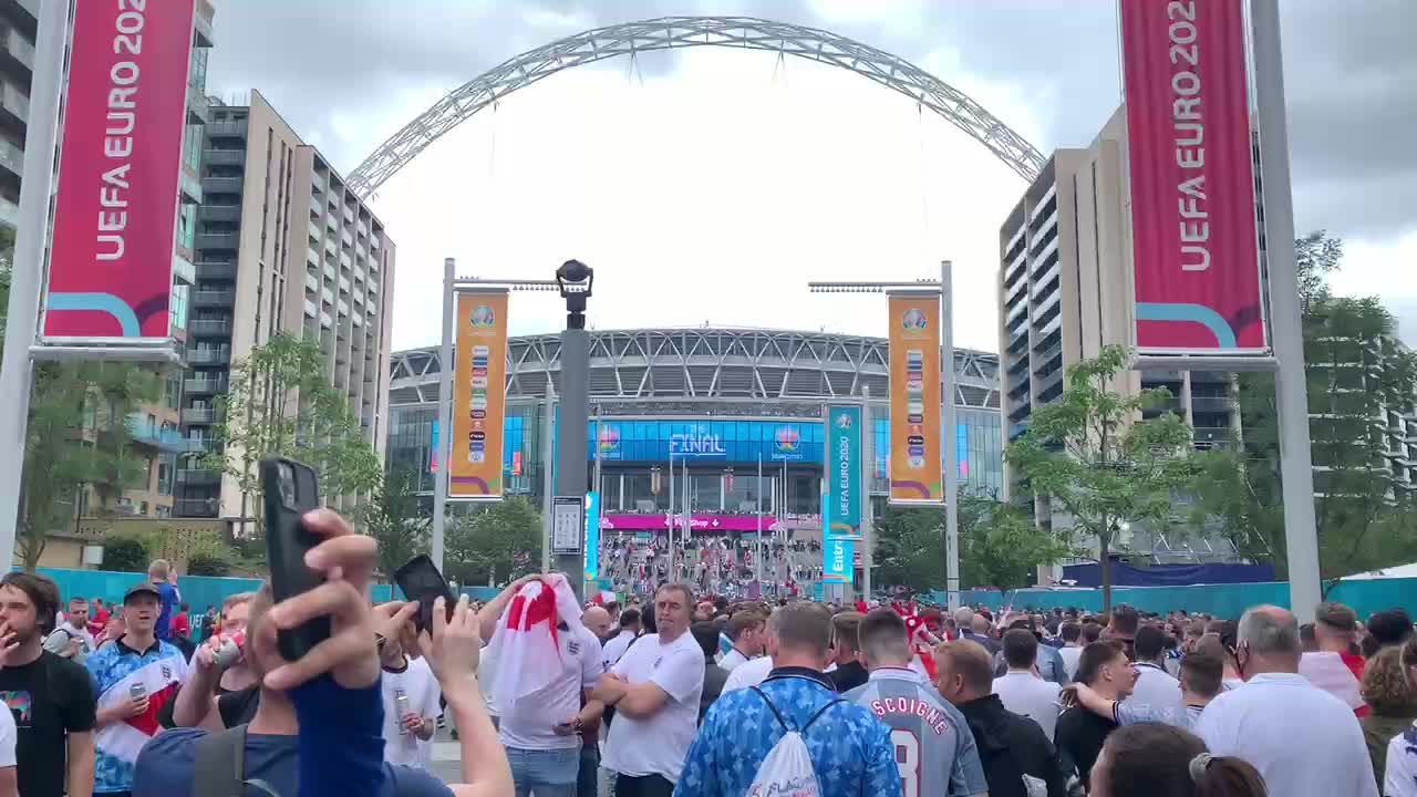 England fans outside the Wembley Stadium ahead the final of Euro 2020