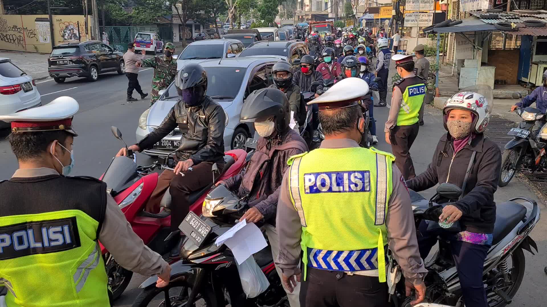 Road Blocking in implementing restrictions on emergency community activities in Indonesia