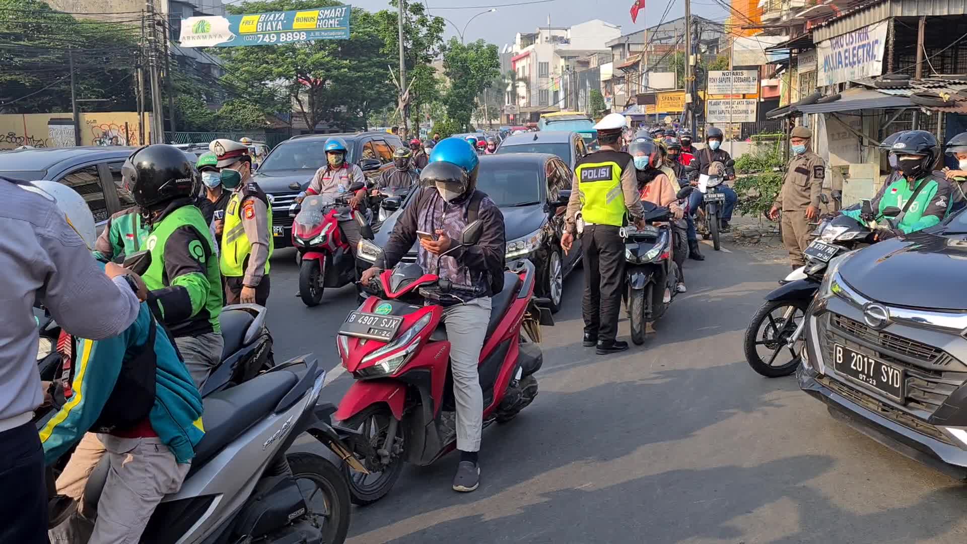 Road Blocking in implementing restrictions on emergency community activities in Indonesia