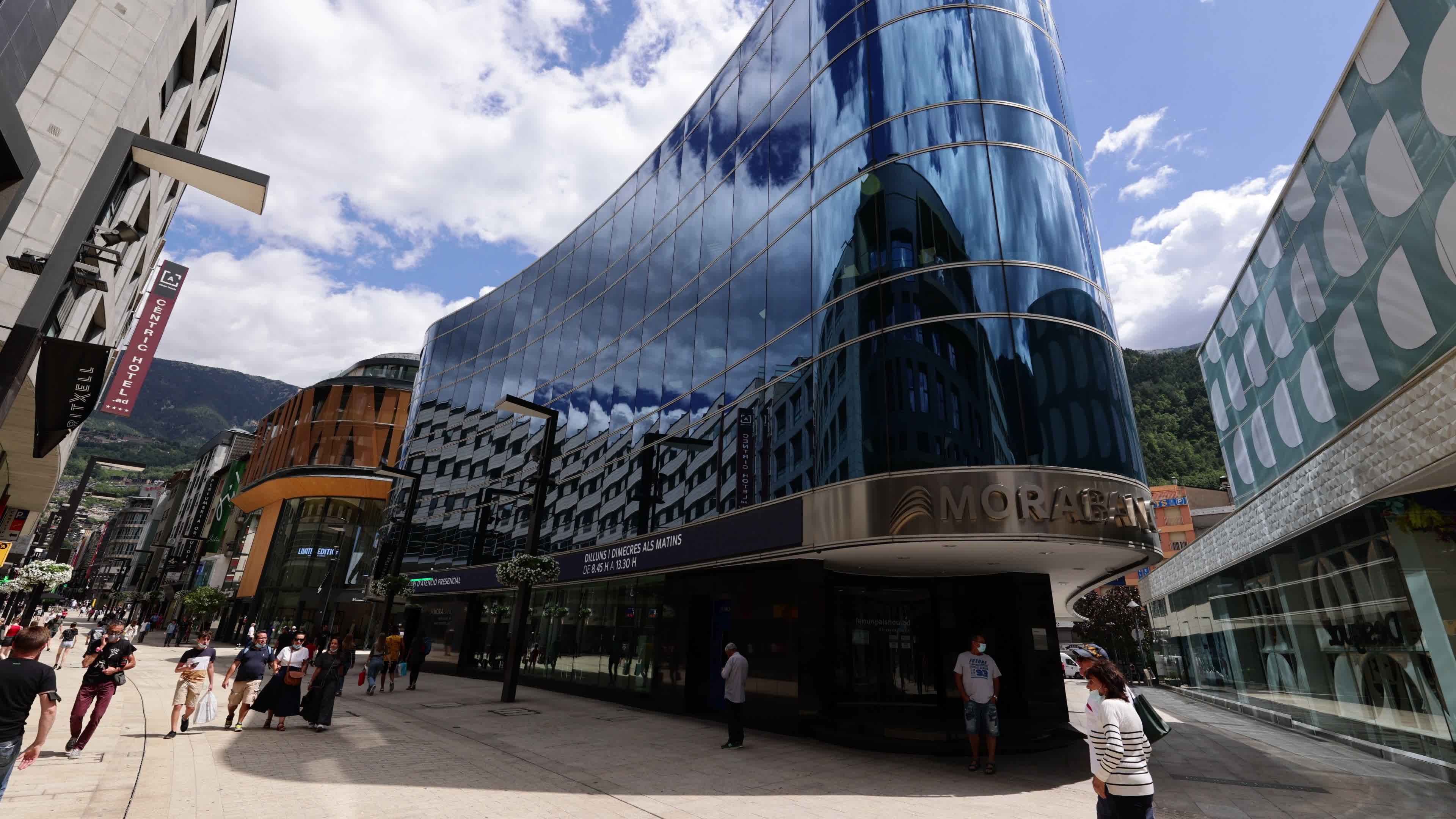 Morabanc buys Banc Sabadell filial