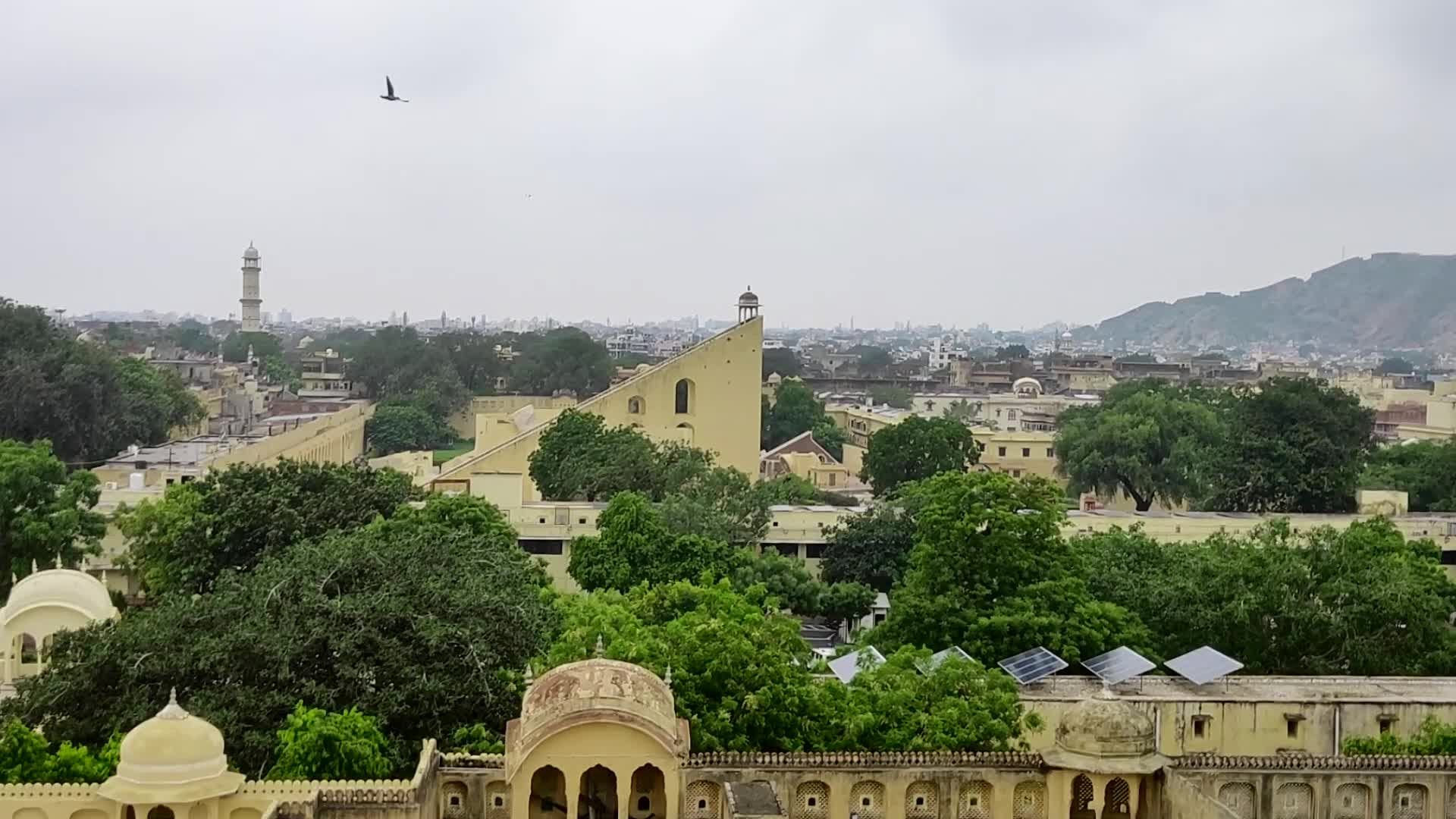 Tourists at Hawa Mahal In Jaipur 