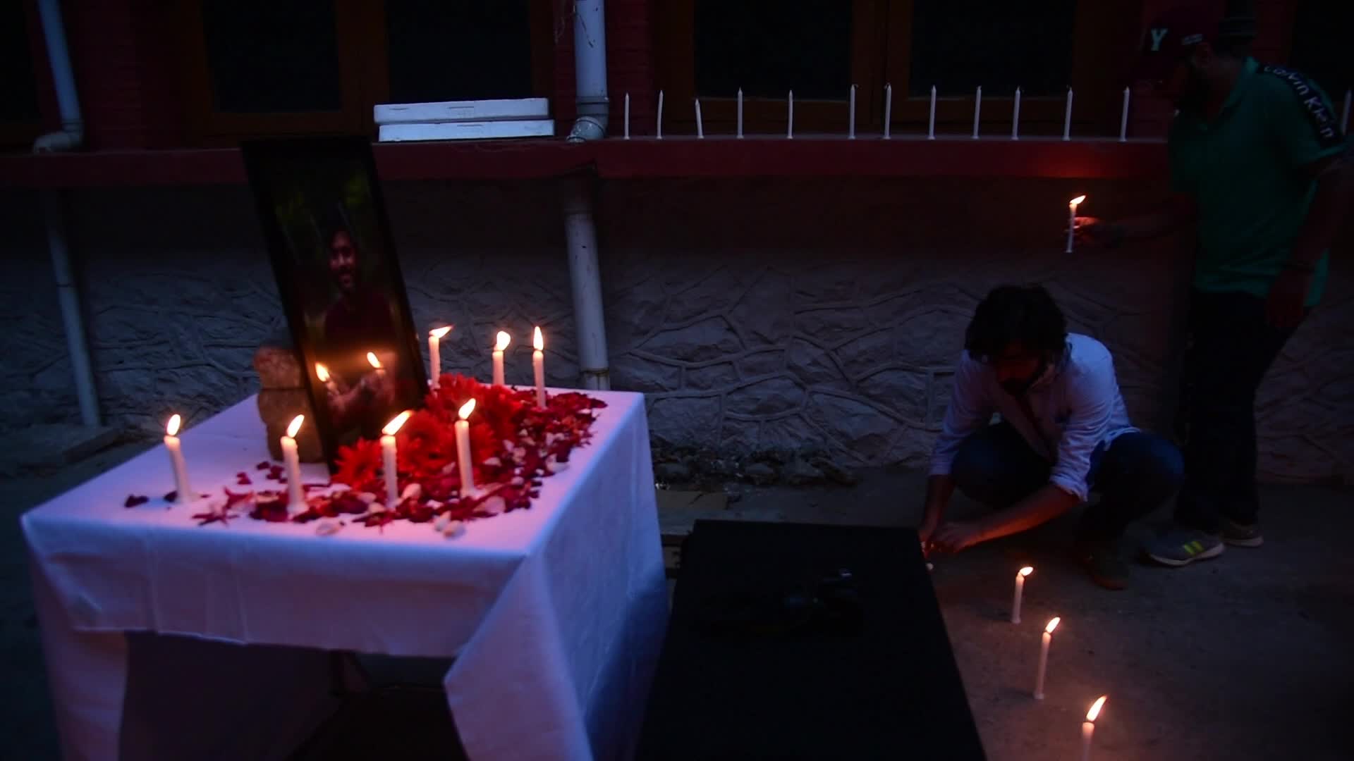 Kashmiri media pays homage to late photojournalist Danish Siddiqui with a candlelight vigil