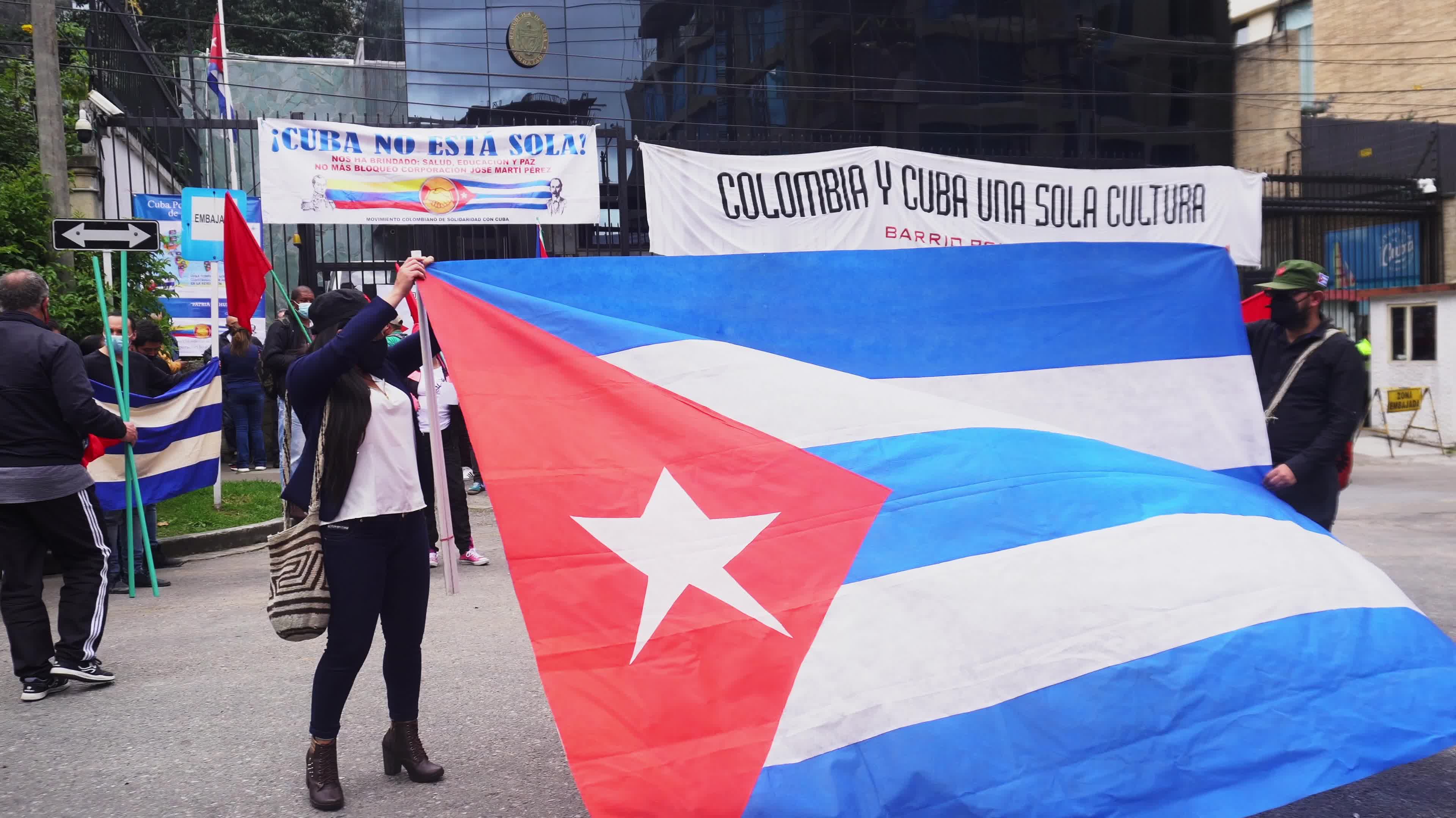 Colombians protest in support of Cuba