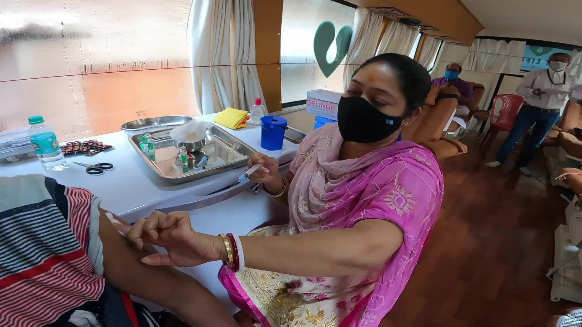 Shopkeeper takes vaccination organised by Kolkata Municipal Corporation