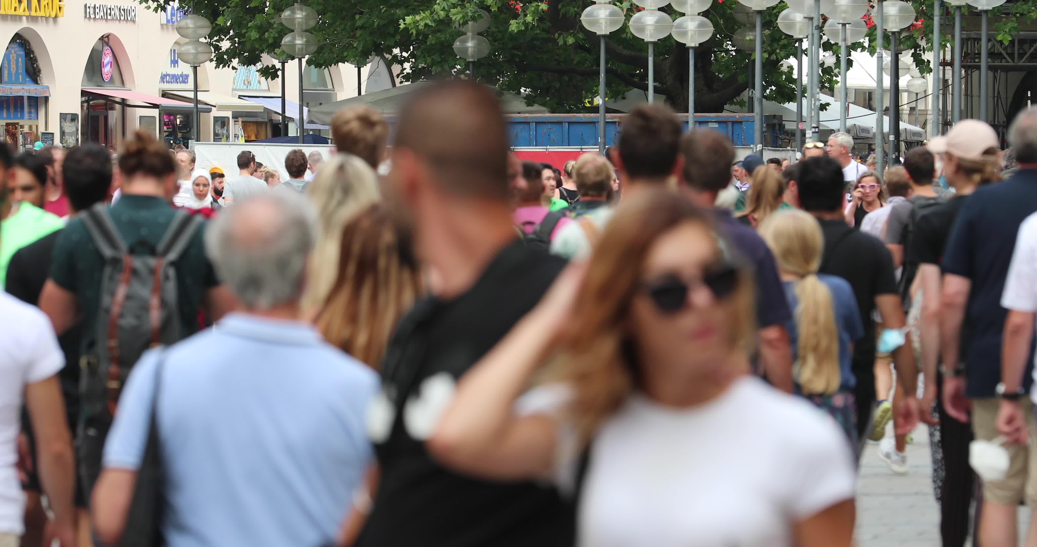 Overcrowded pedestrian zone in Munich