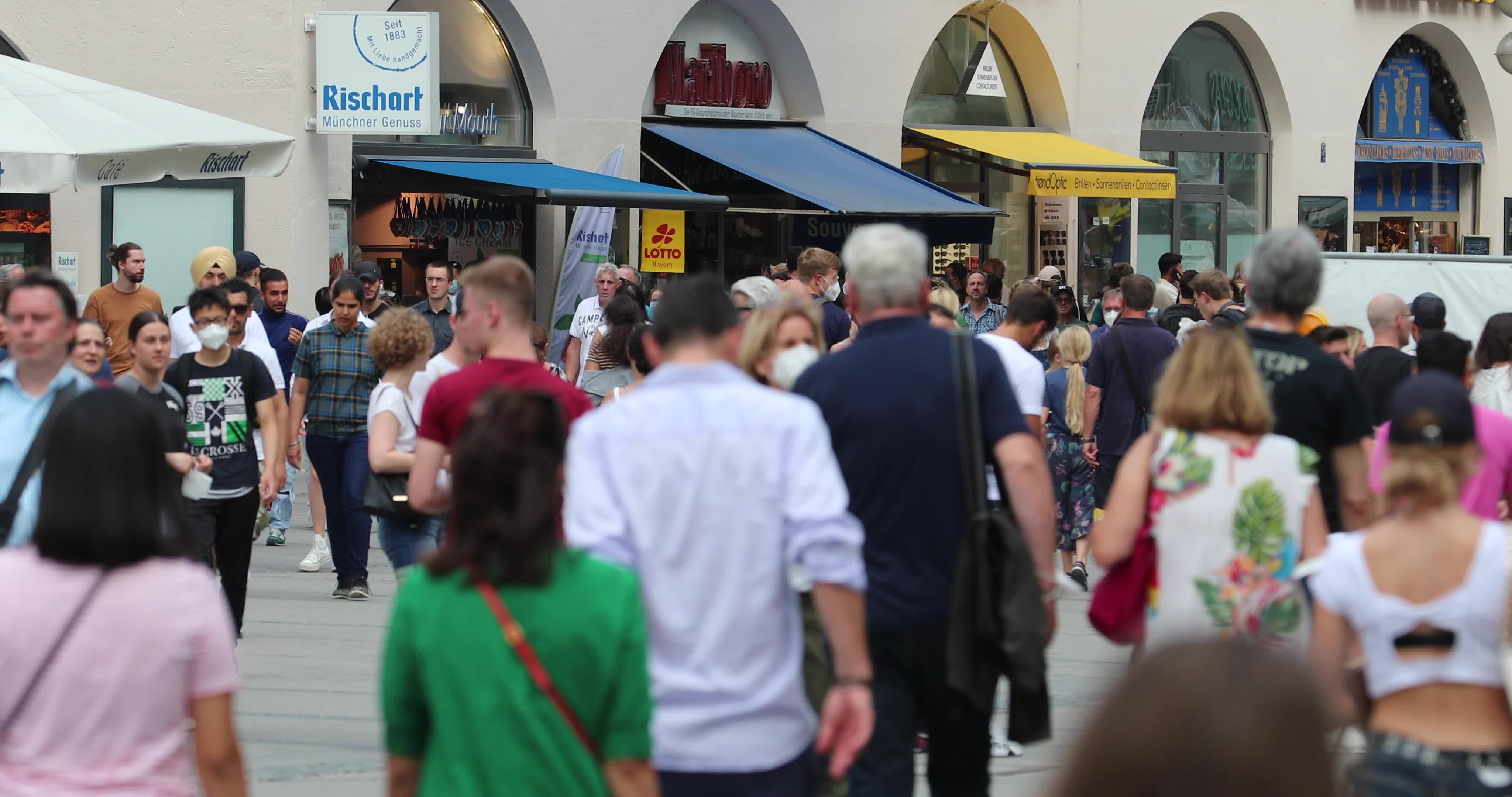 Overcrowded pedestrian zone in Munich