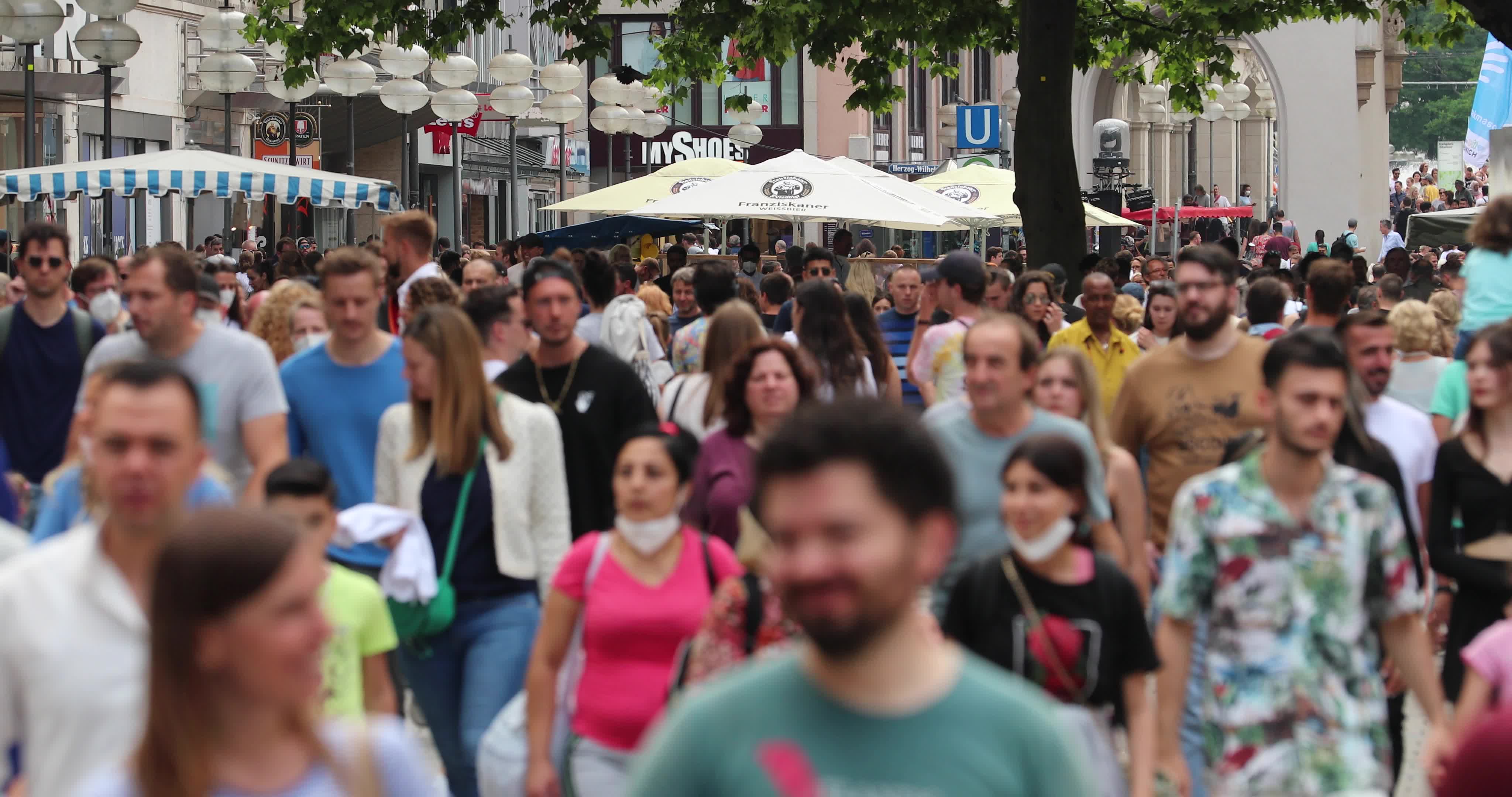 Overcrowded pedestrian zone in Munich