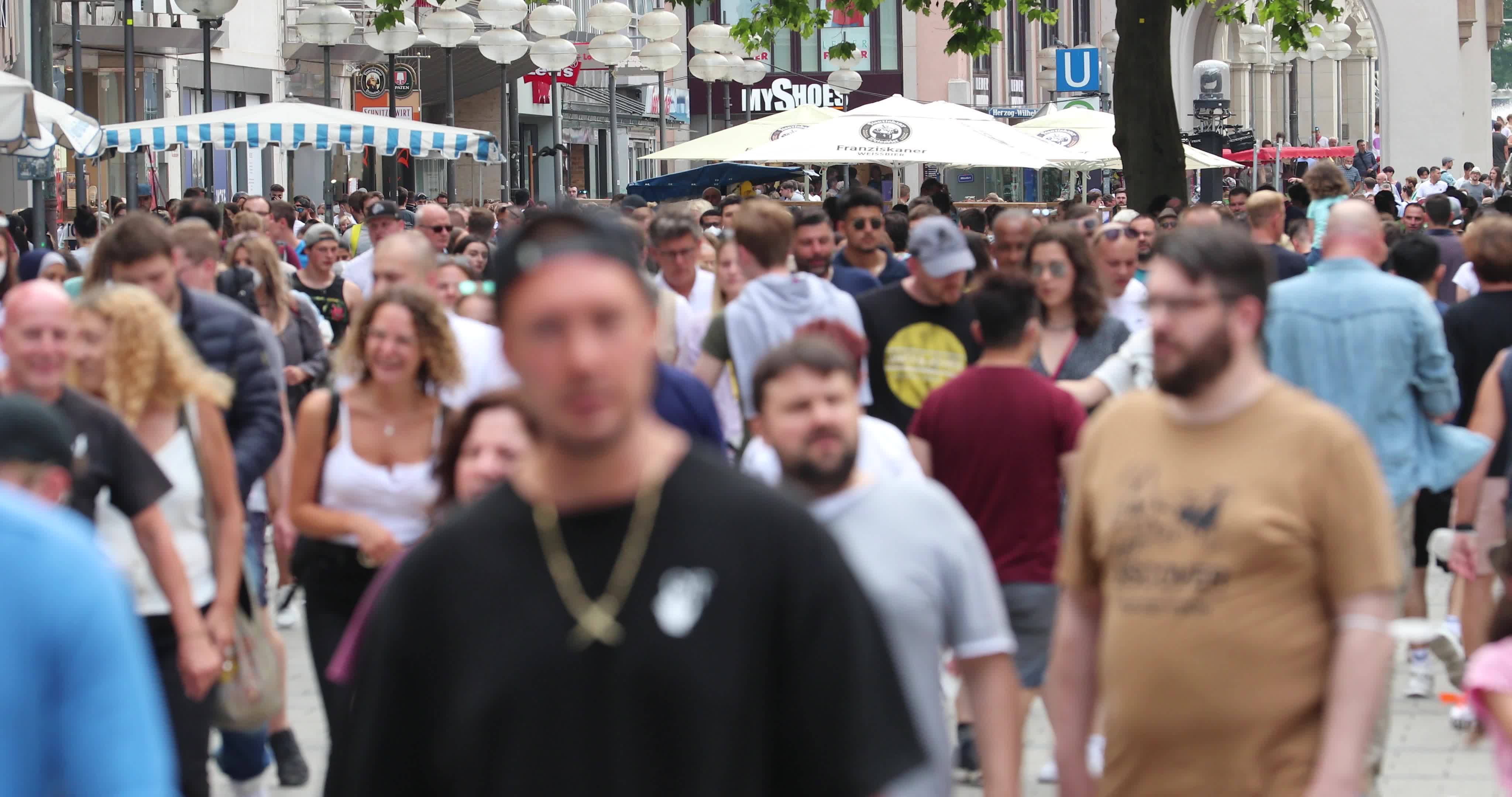Overcrowded pedestrian zone in Munich
