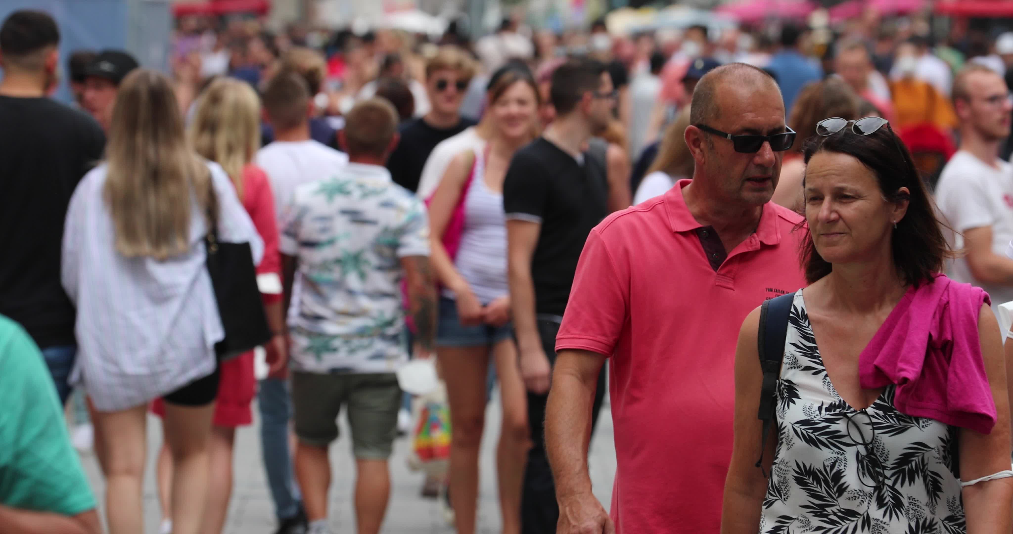 Overcrowded pedestrian zone in Munich