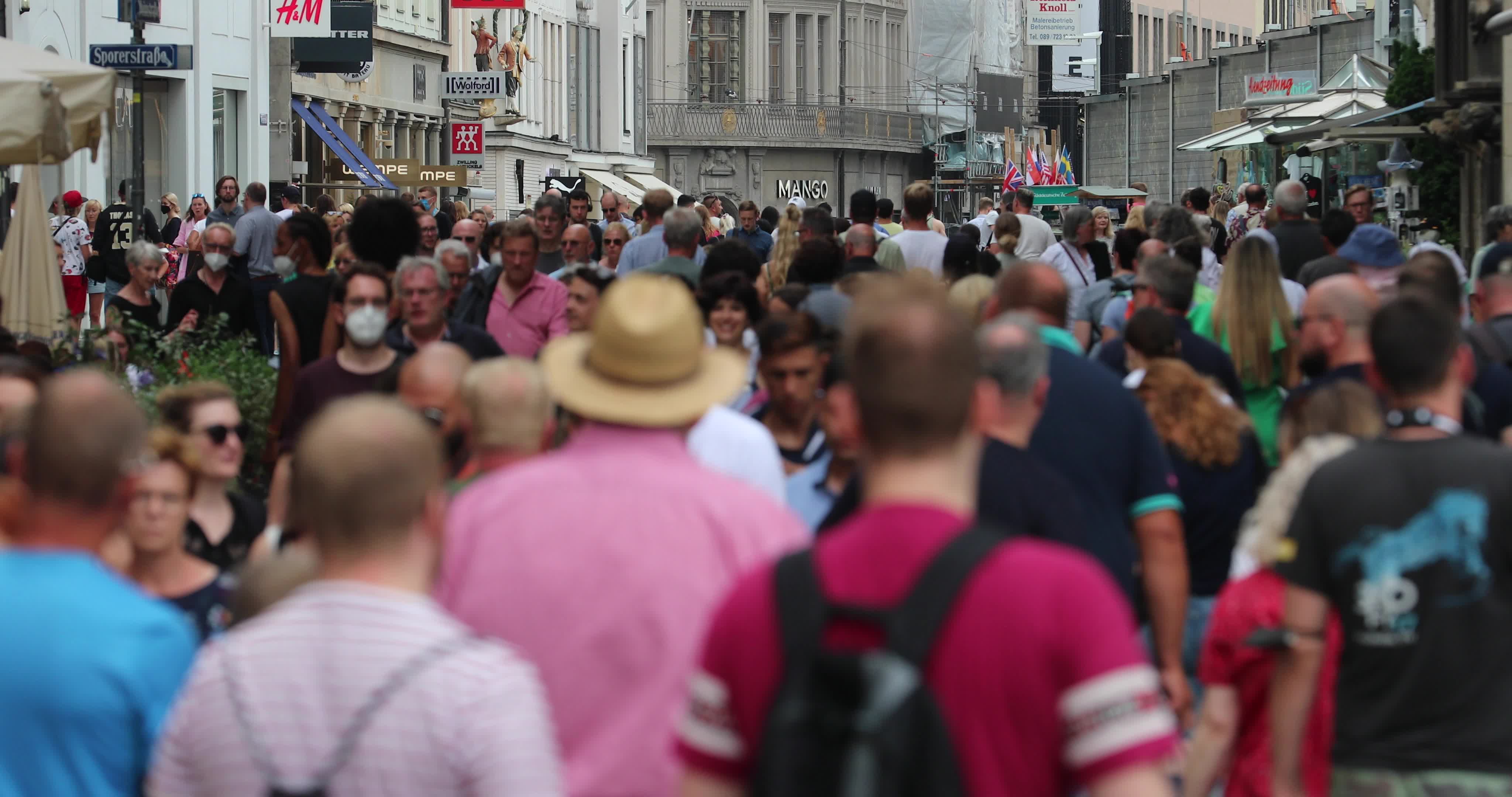 Overcrowded pedestrian zone in Munich