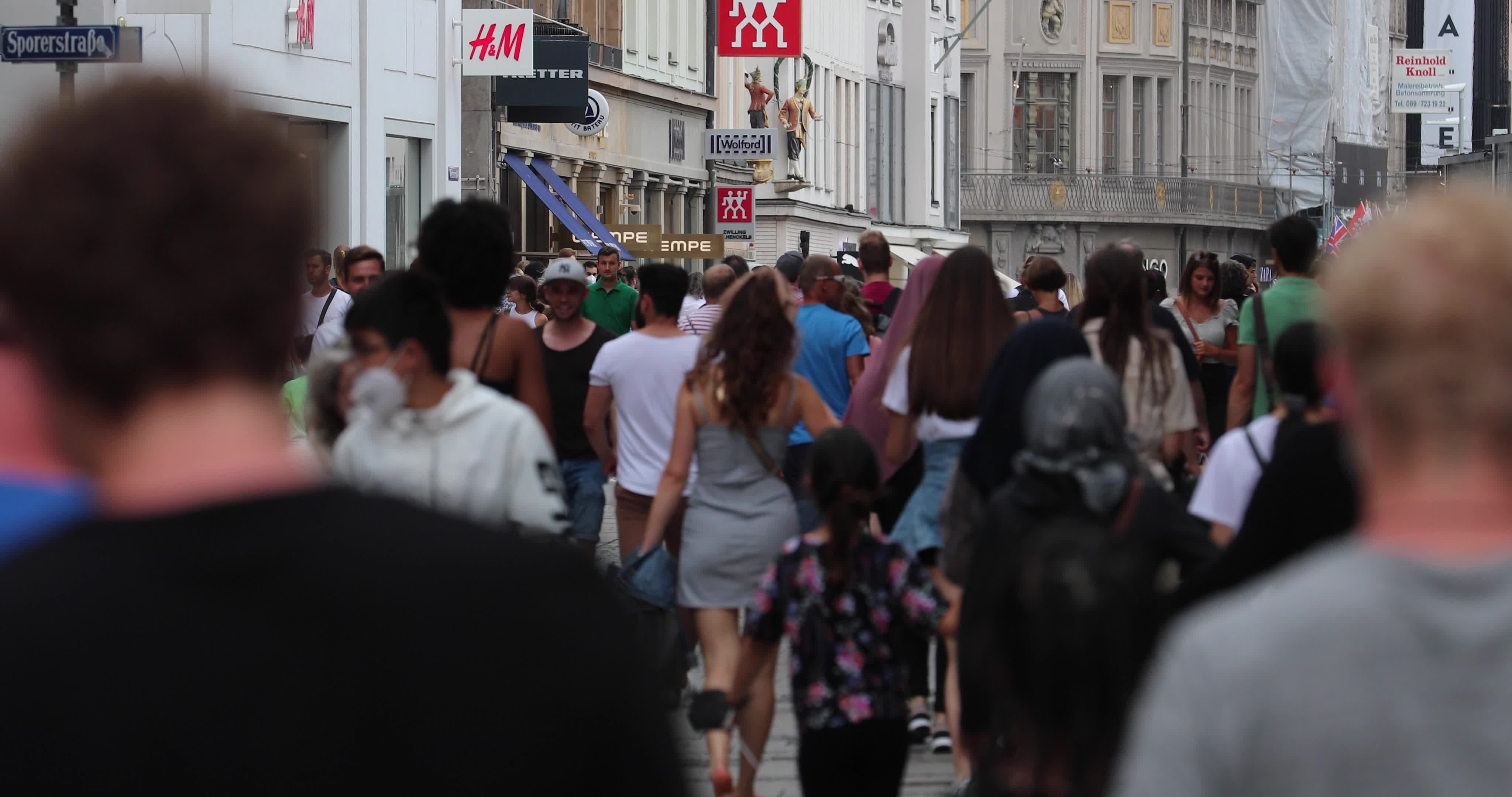 Overcrowded pedestrian zone in Munich