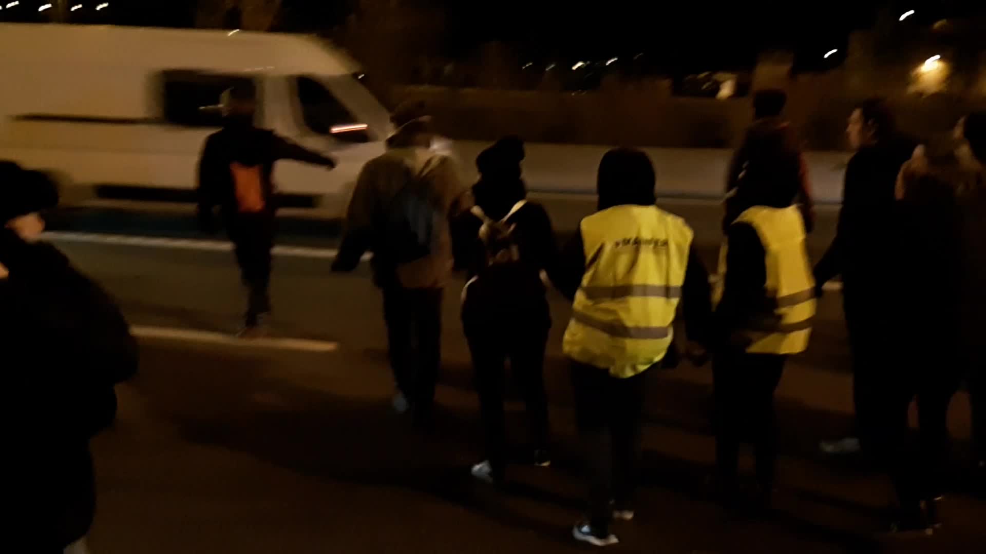 Catalonia independence activists block Barcelona's highway