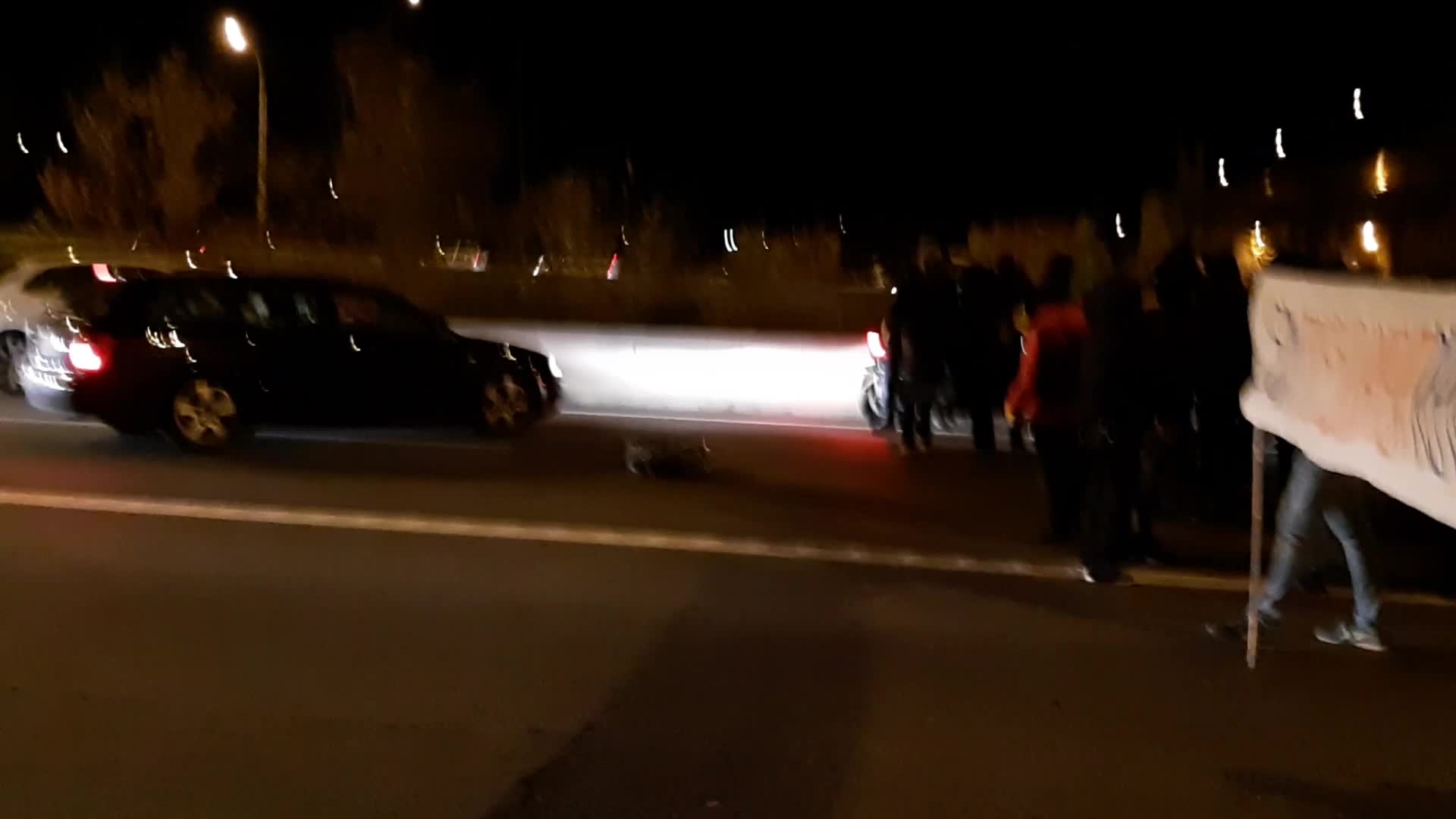 Catalonia independence activists block Barcelona's highway