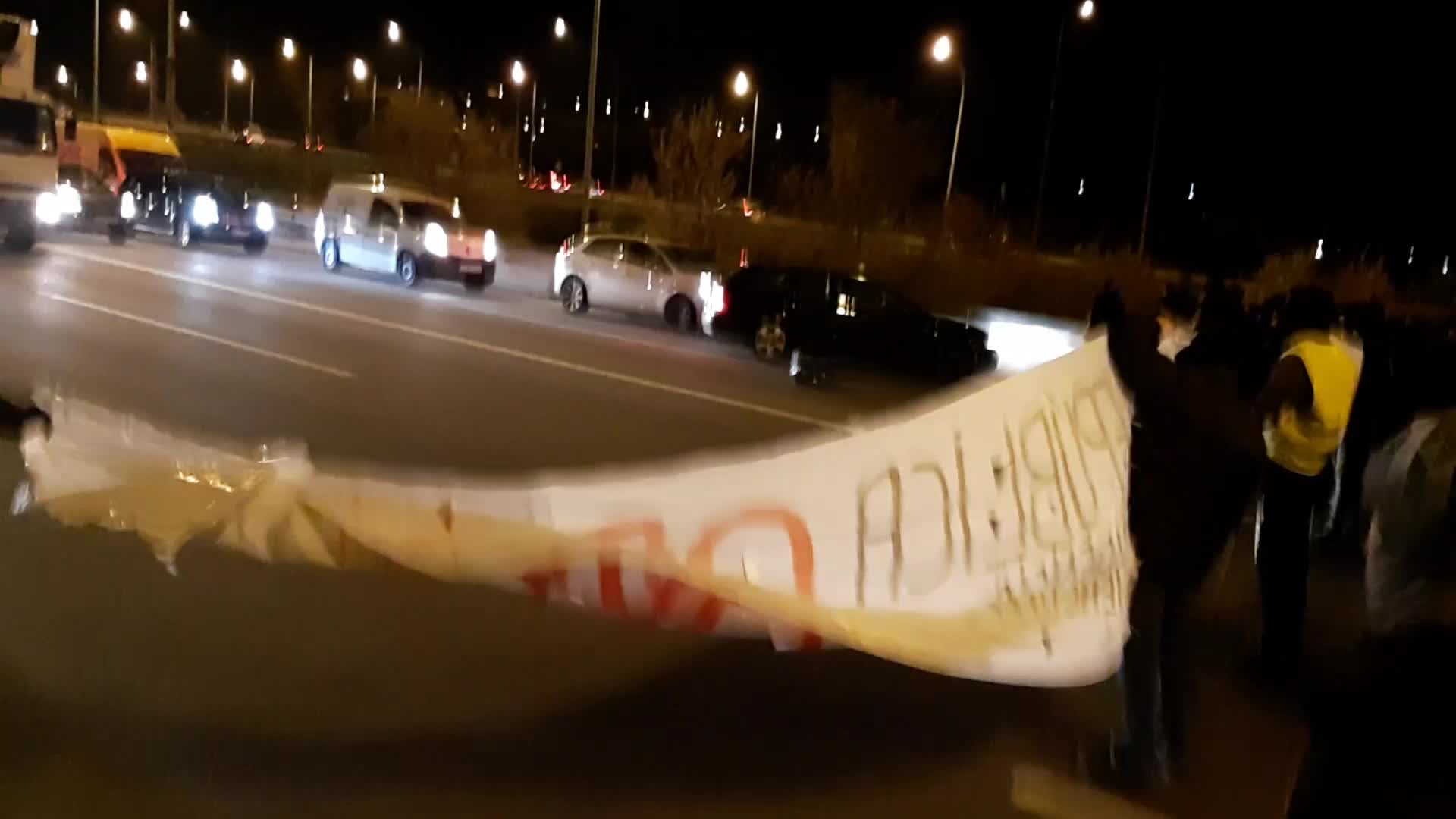 Catalonia independence activists block Barcelona's highway