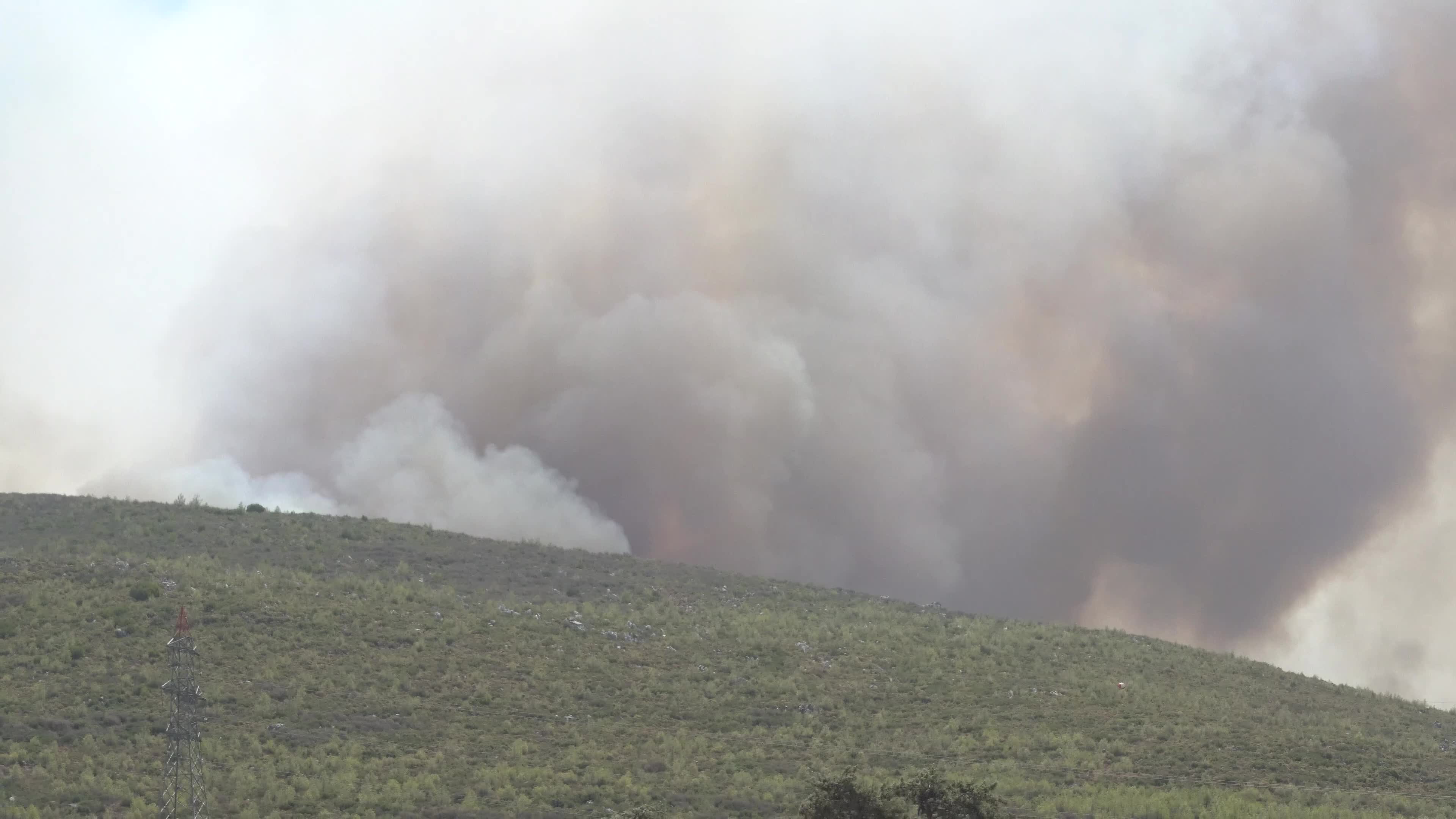 Turkey strives to put out wildfires