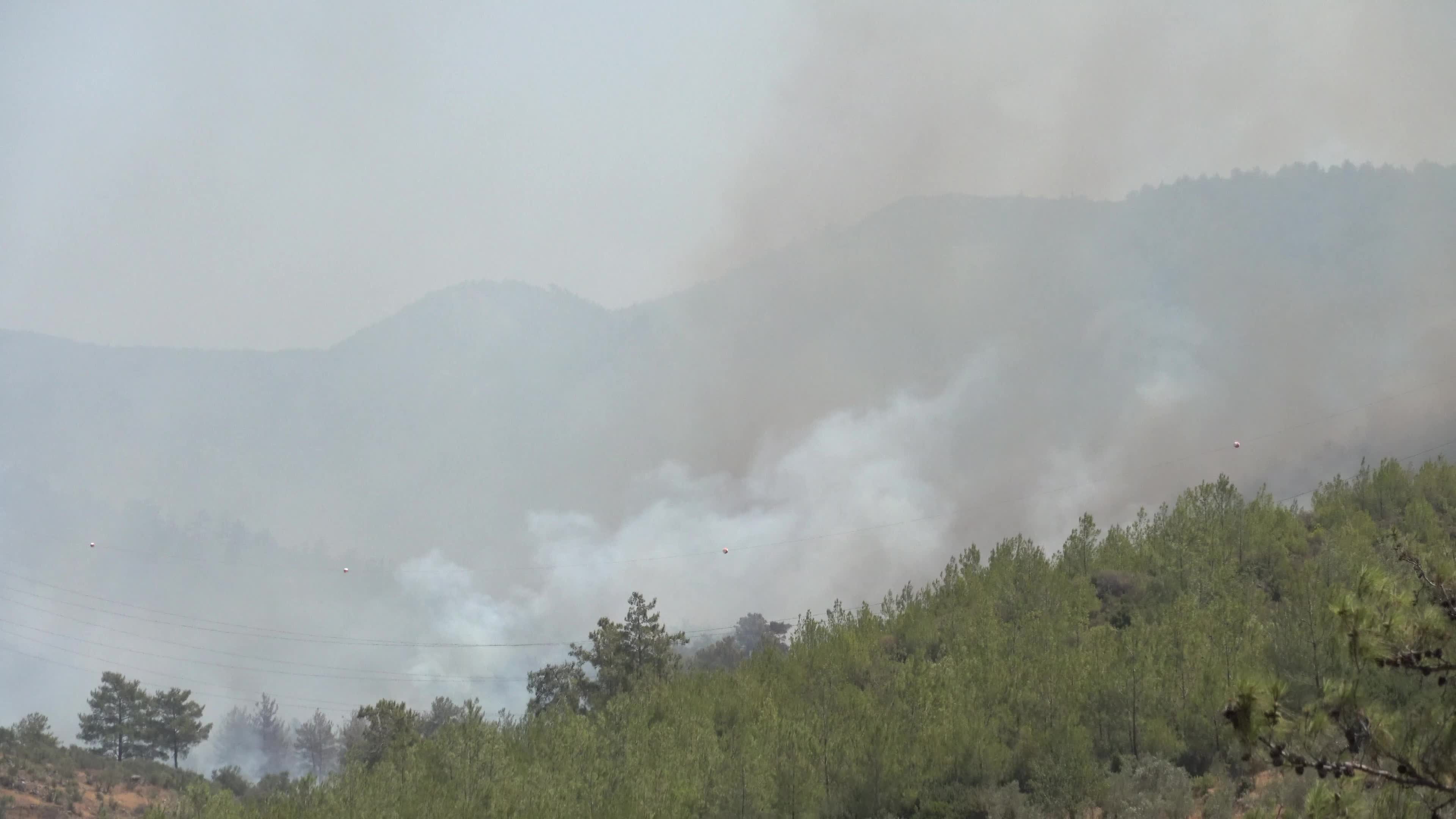 Turkey strives to put out wildfires