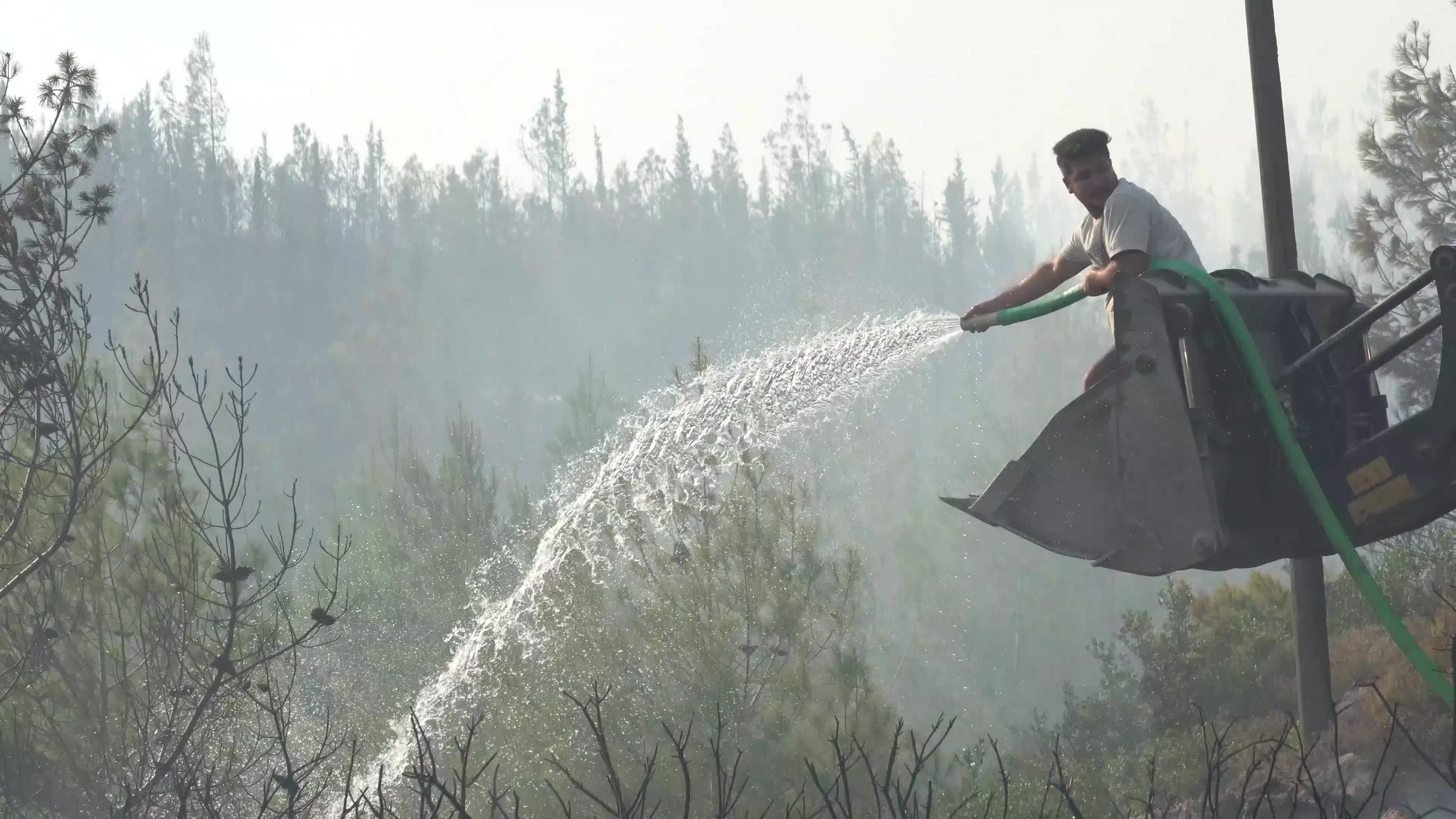 Turkey strives to put out wildfires