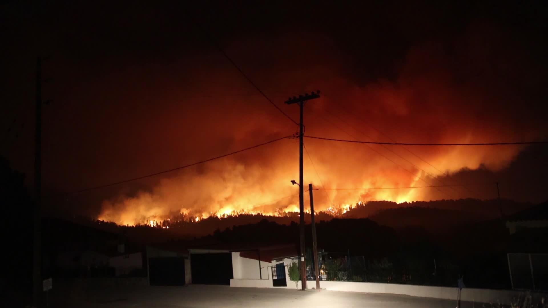 Wildfires continues in Greece, Kourkouli village during the night