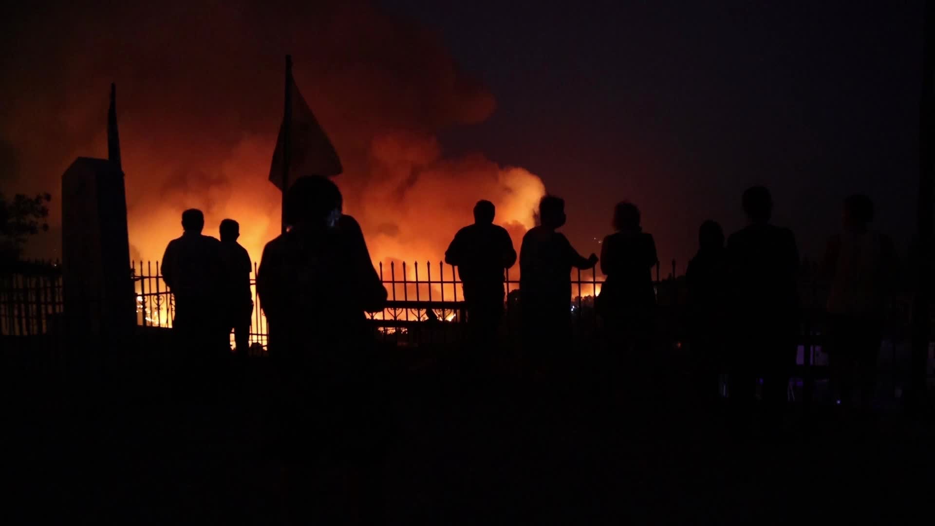 Wildfires continues in Greece, Kourkouli village during the night